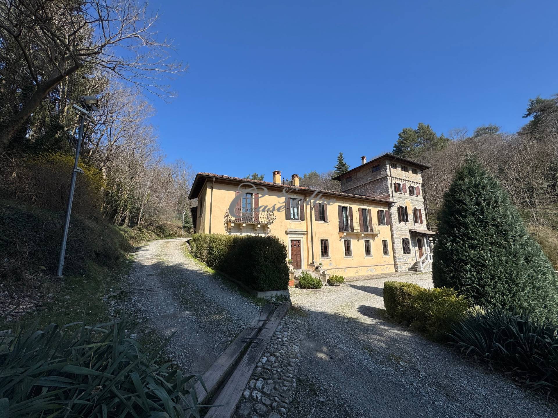 Operazione Immobiliare in vendita a Como, Bronno