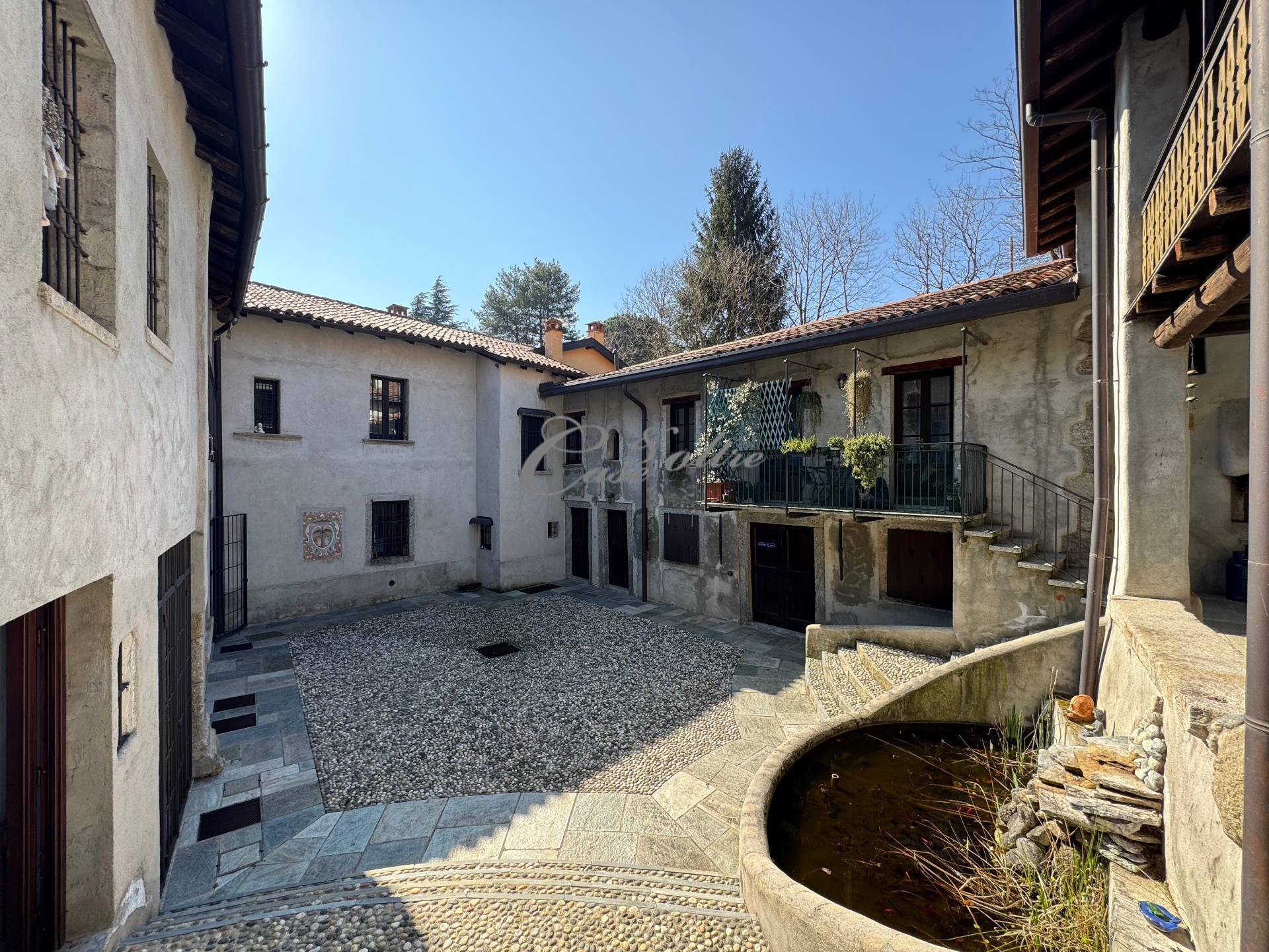 Rustico in vendita a Como, Bronno