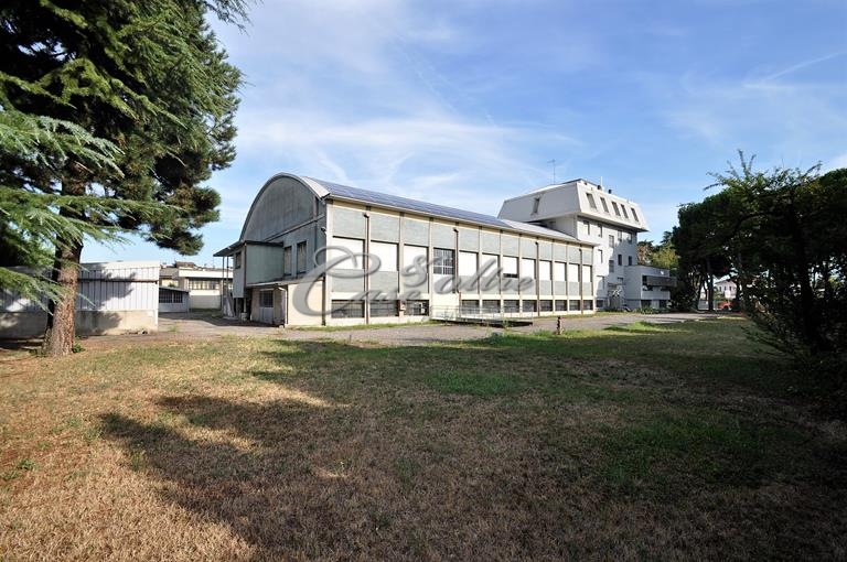 Capannone in affitto a Caronno Pertusella