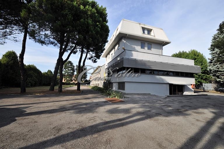 Capannone in affitto a Caronno Pertusella