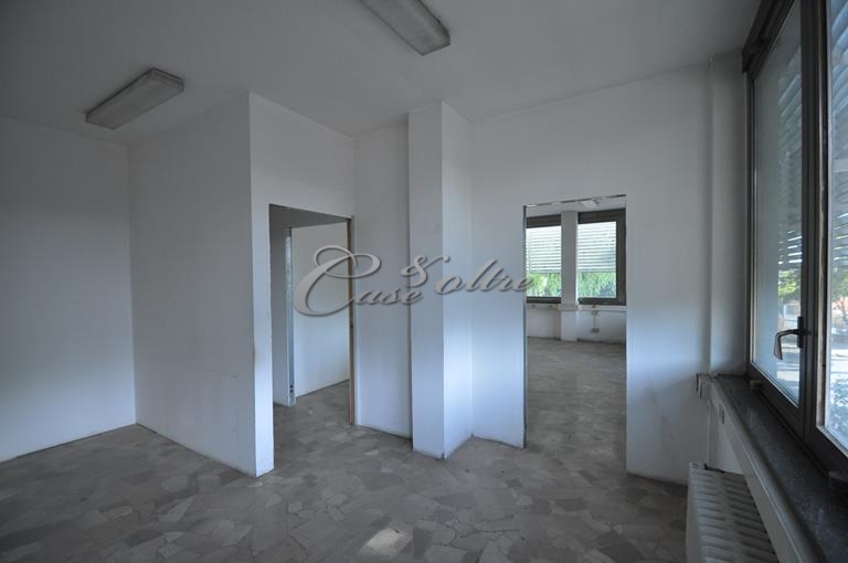 Capannone in affitto a Caronno Pertusella