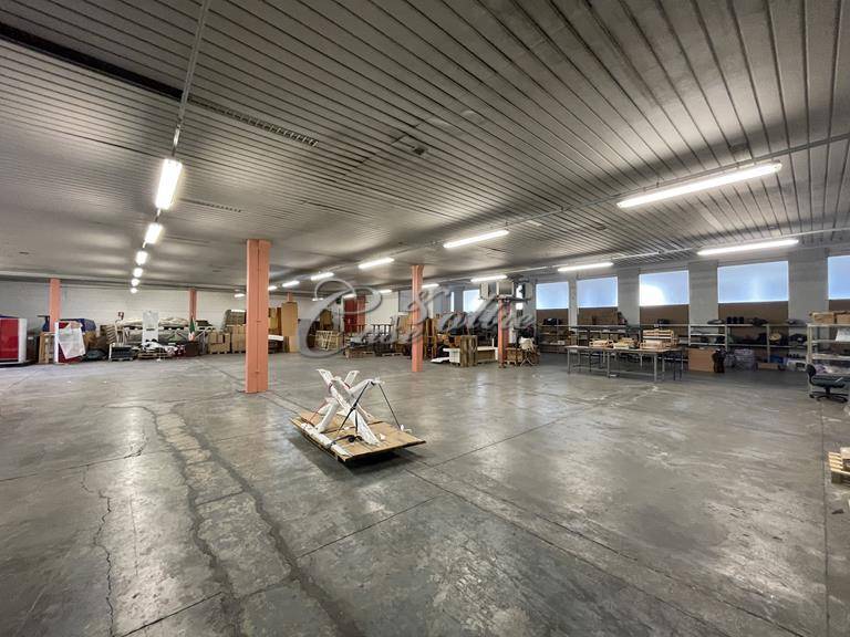 Capannone in vendita a Novedrate