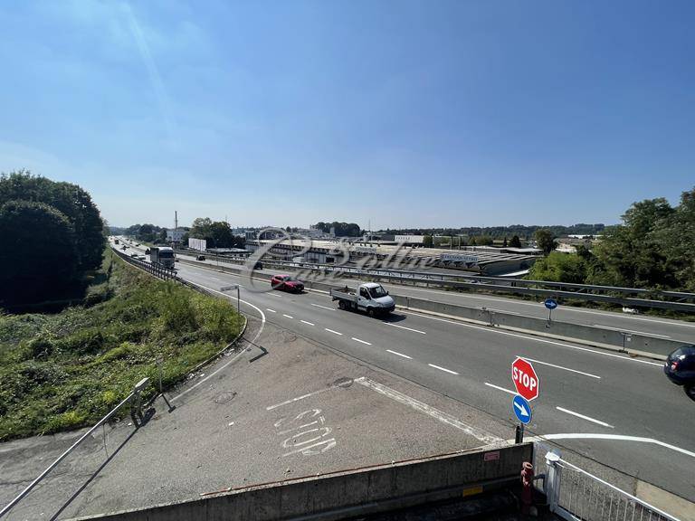 Capannone in vendita a Novedrate