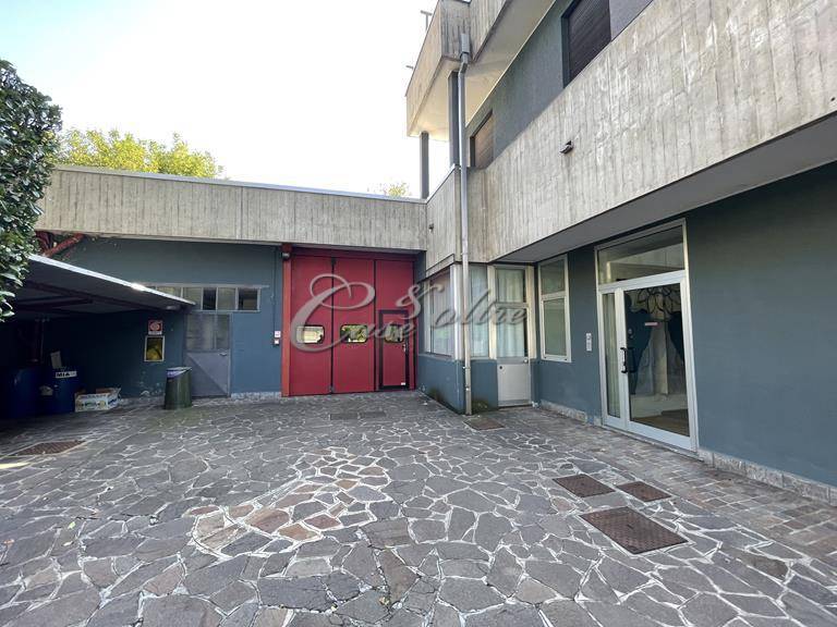 Capannone in vendita a Novedrate