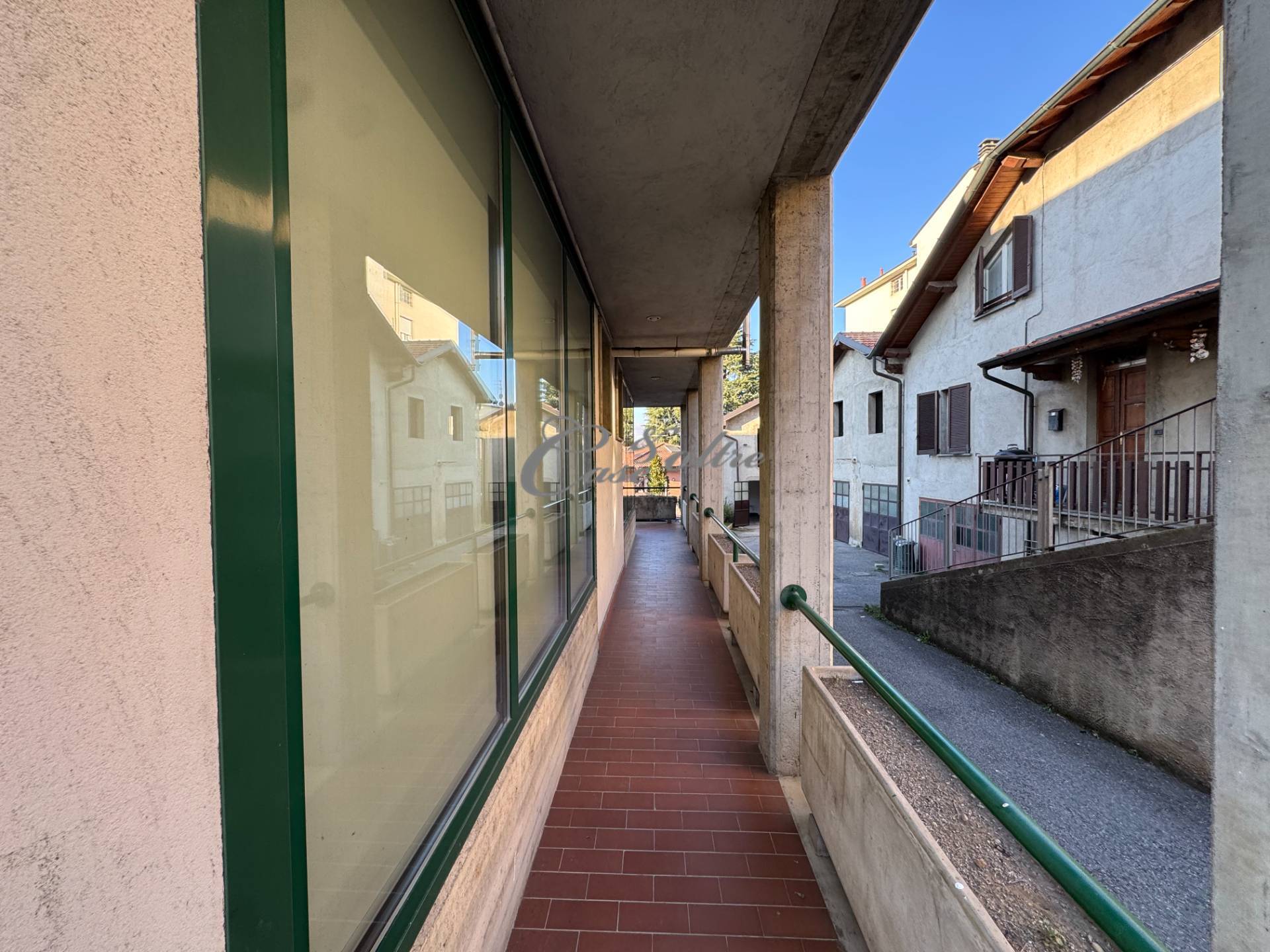 Ufficio in vendita a Figino Serenza