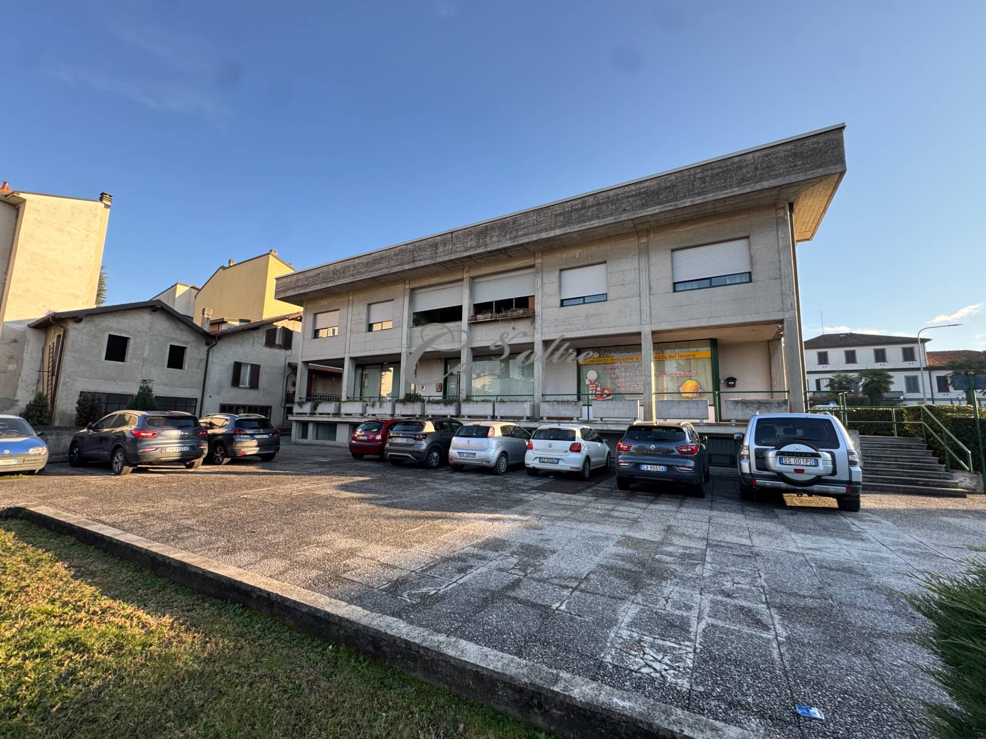 Ufficio in affitto a Figino Serenza