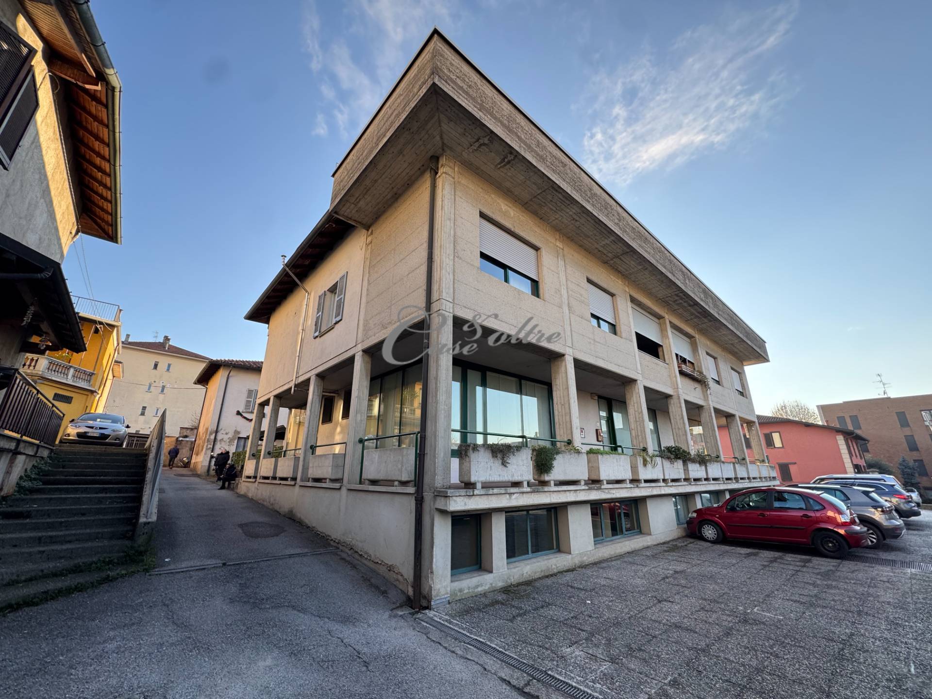 Ufficio in affitto a Figino Serenza