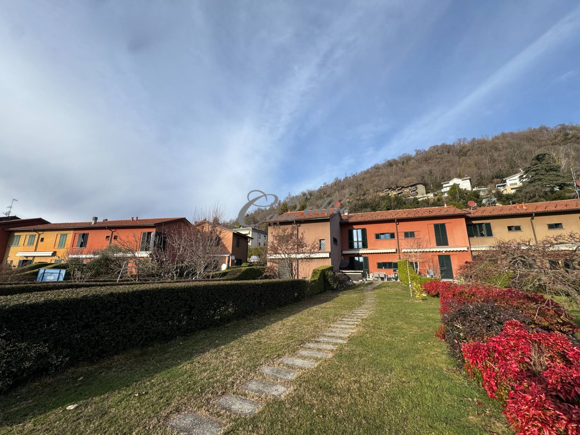 Villa a schiera in affitto a Montorfano