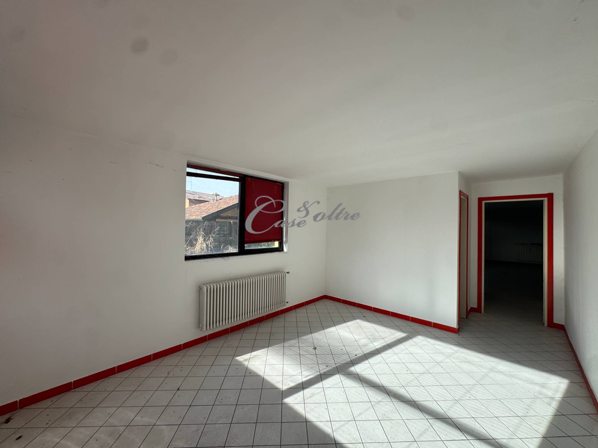 Magazzino in vendita a Capiago Intimiano, Intimiano