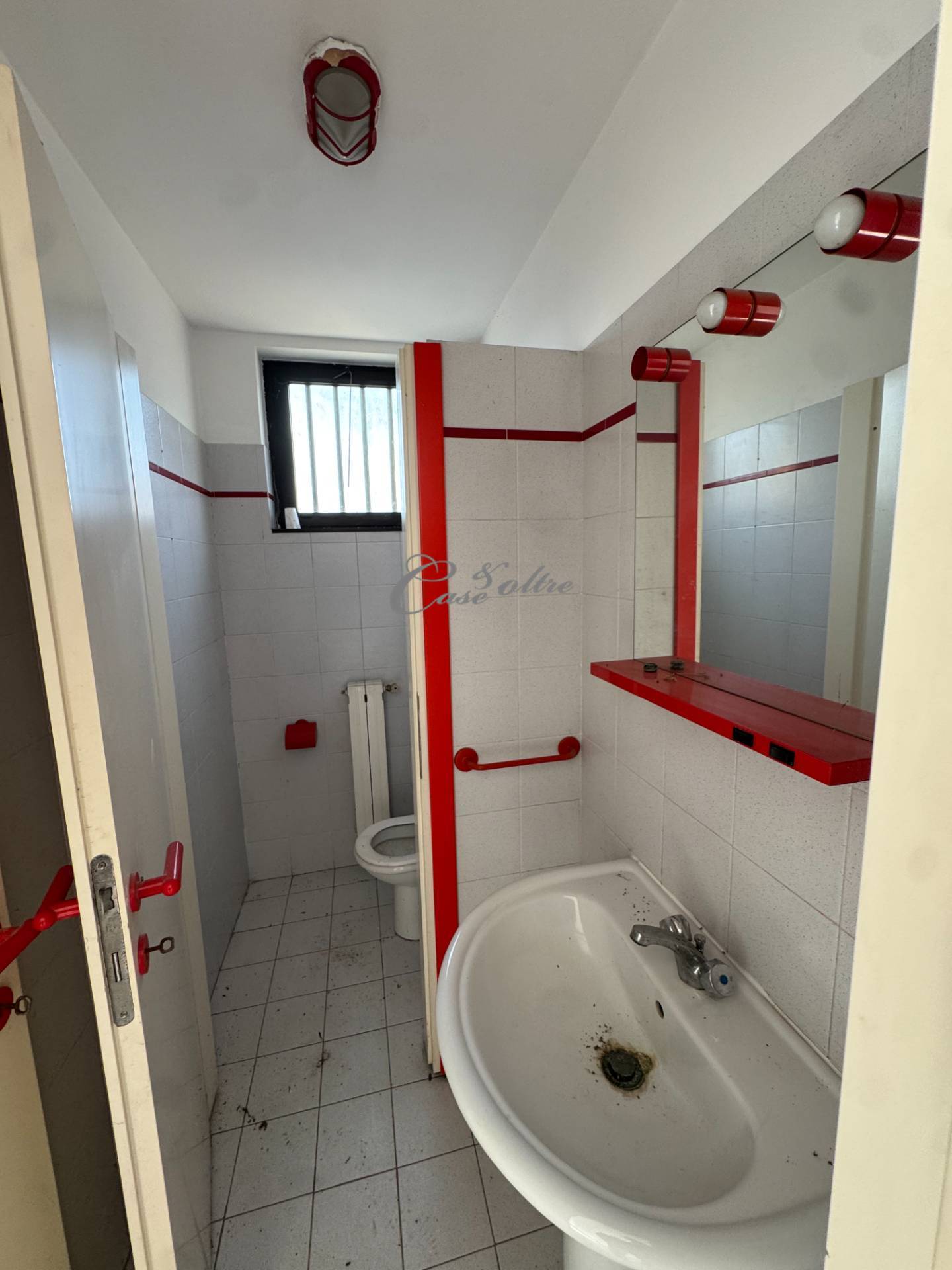 Magazzino in vendita a Capiago Intimiano, Intimiano