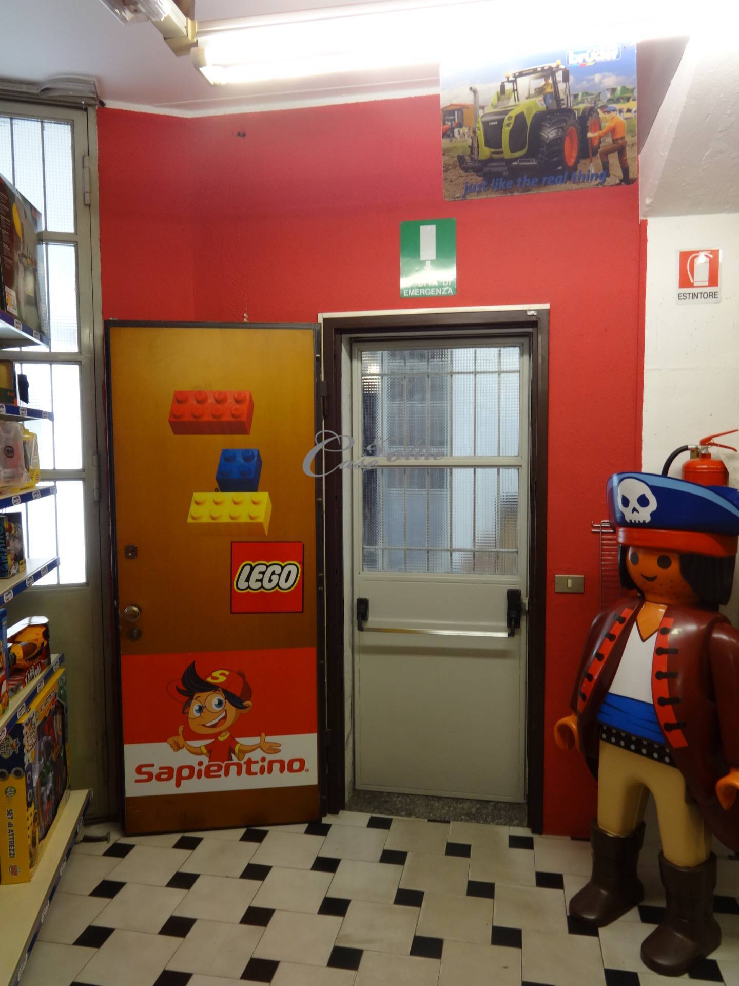 Locale commerciale in vendita a Varese