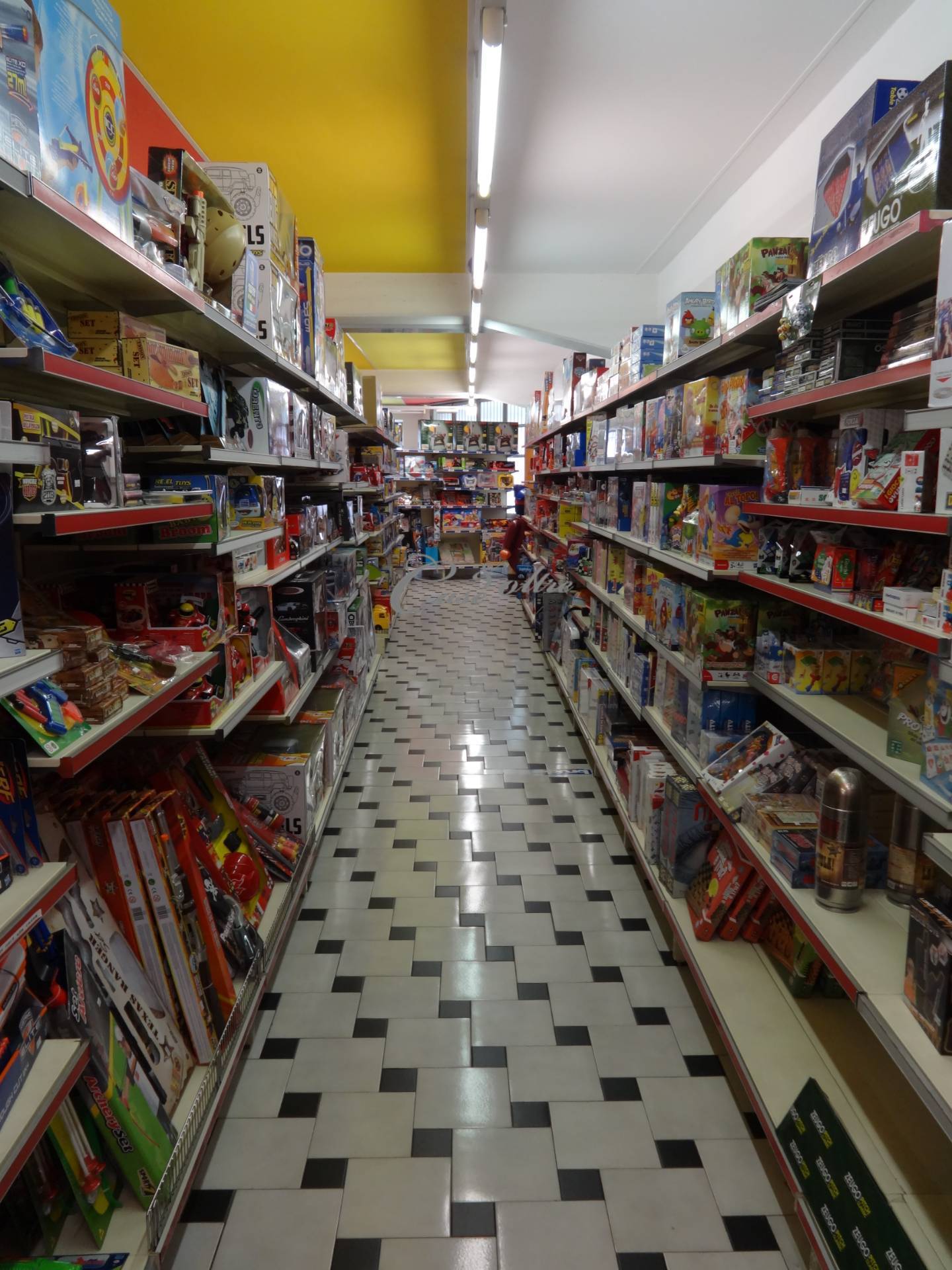 Locale commerciale in vendita a Varese