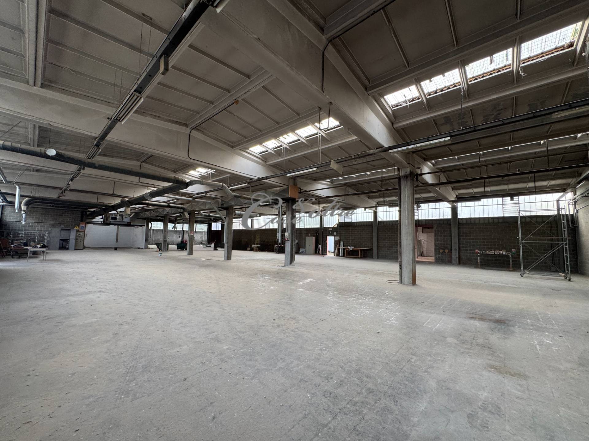 Capannone in vendita a Cant