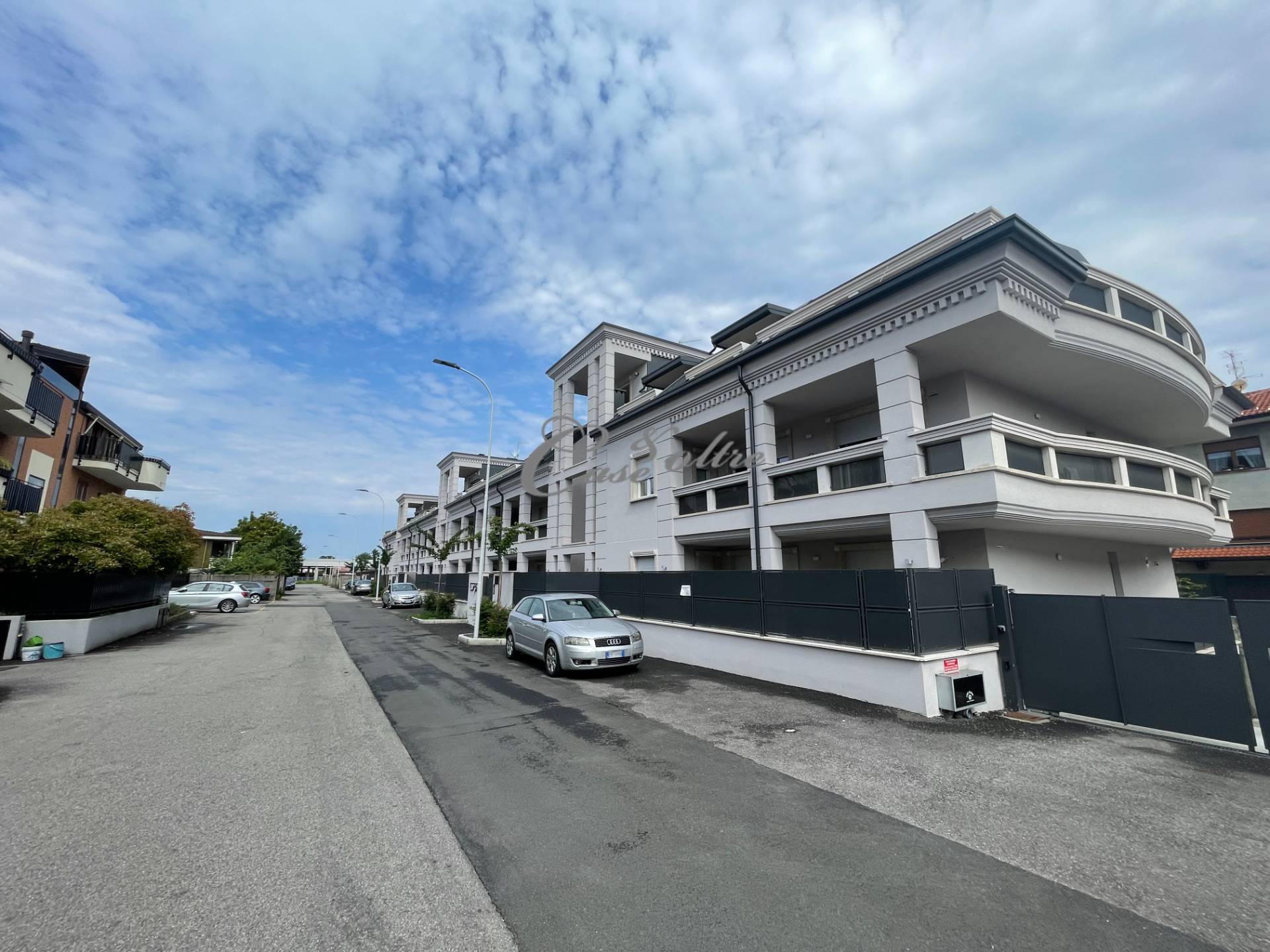 Box o garage in vendita a Seregno