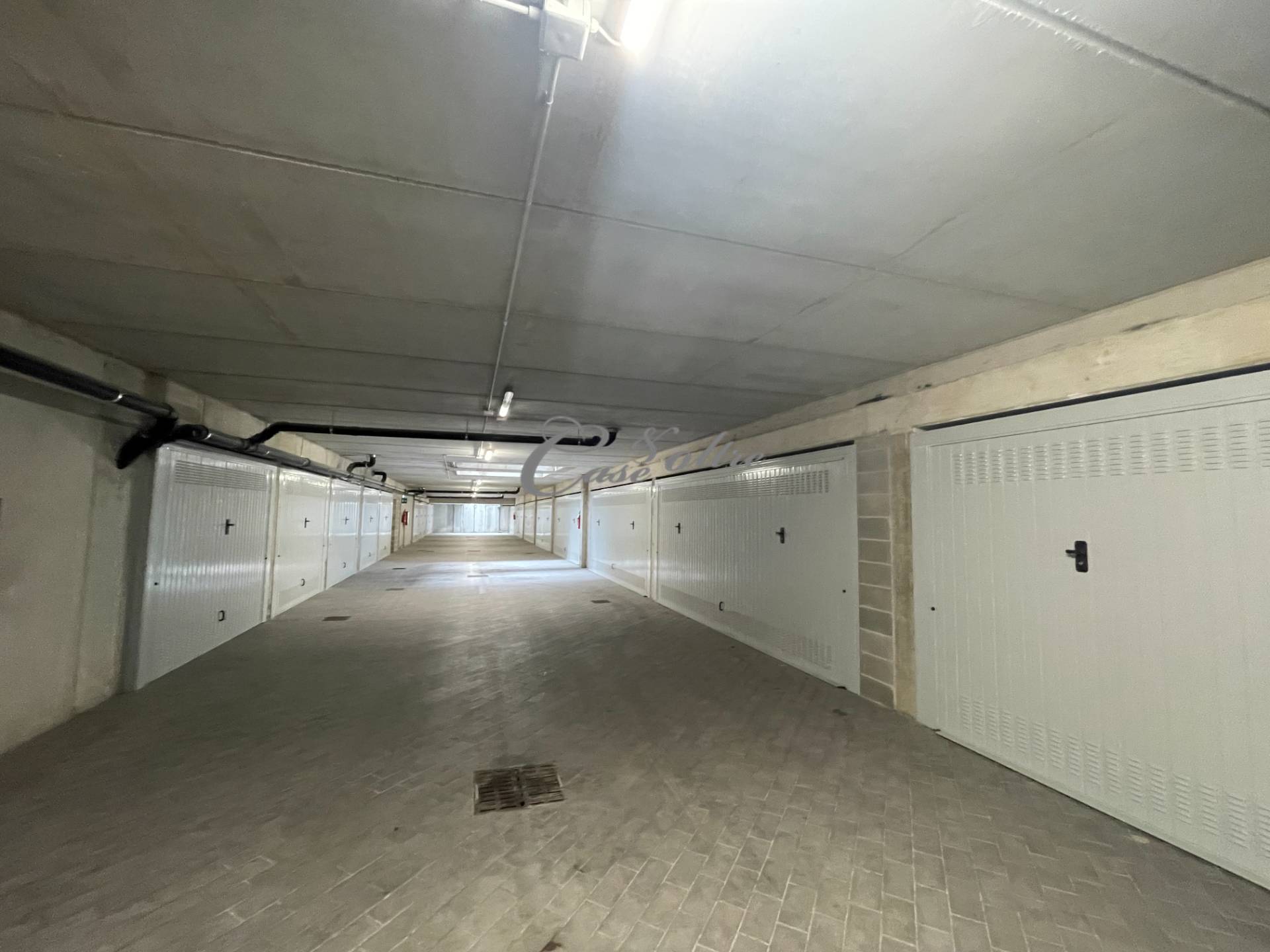 Box o garage in vendita a Seregno