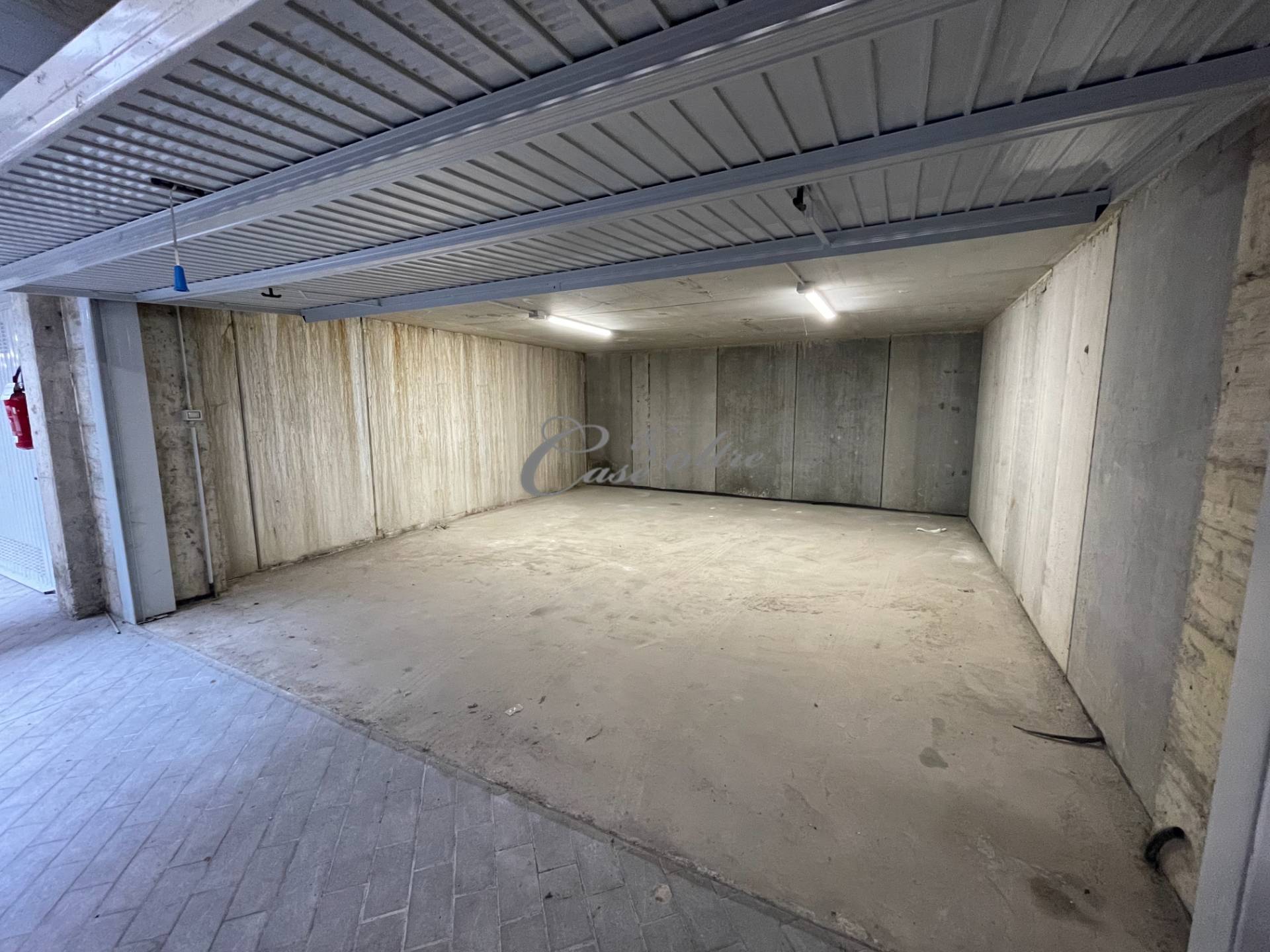 Box o garage in vendita a Seregno