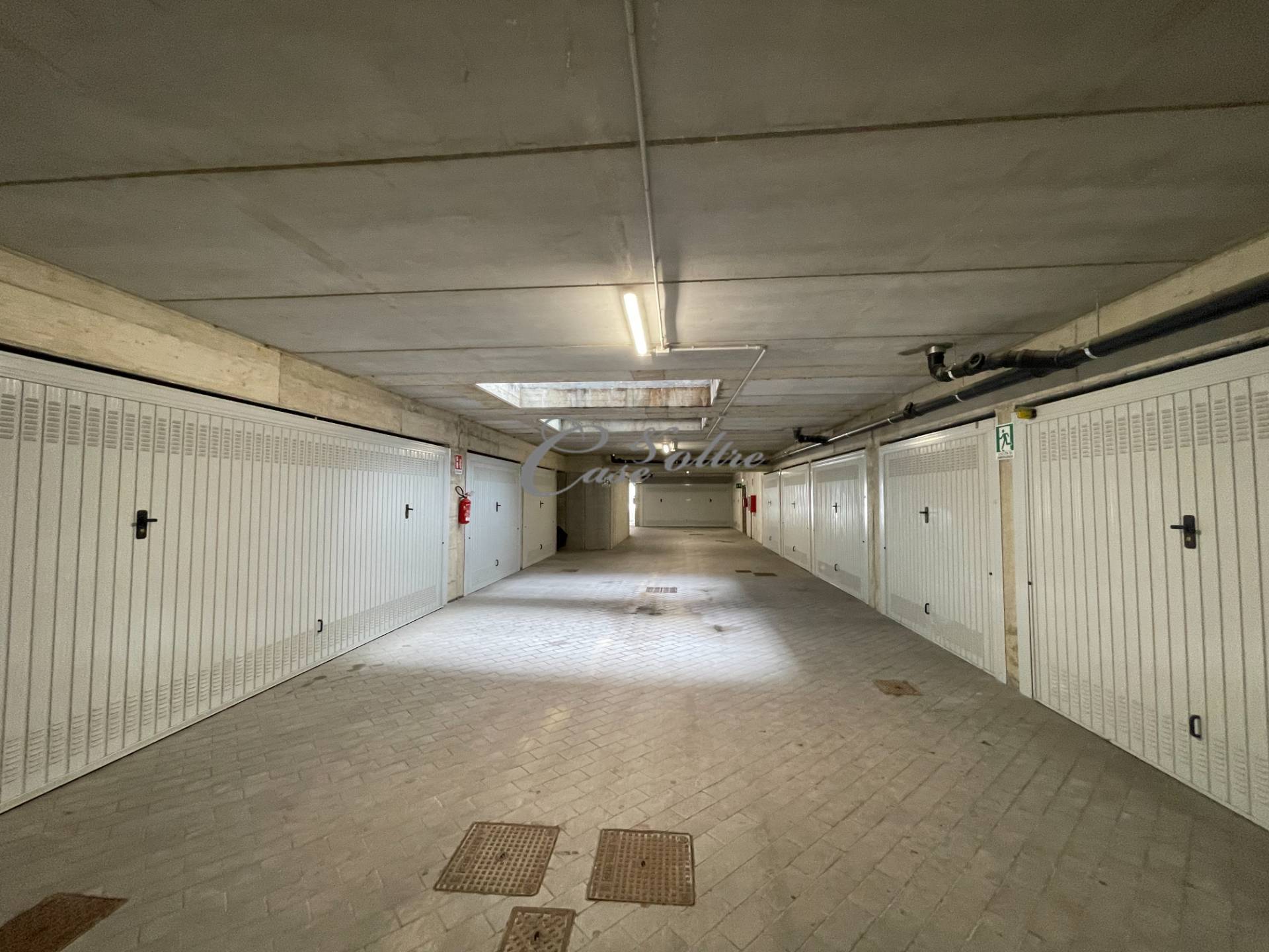 Box o garage in vendita a Seregno