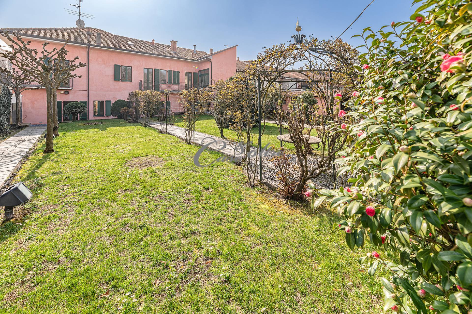 Porzione di immobile terra/cielo in vendita a Novedrate