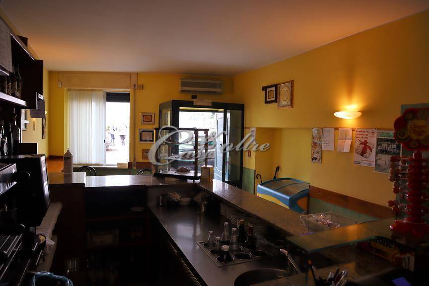 Bar/Ristorante in affitto a Cermenate, Asnago