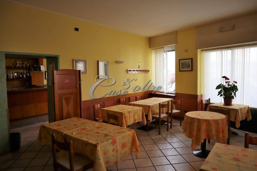 Bar/Ristorante in affitto a Cermenate, Asnago