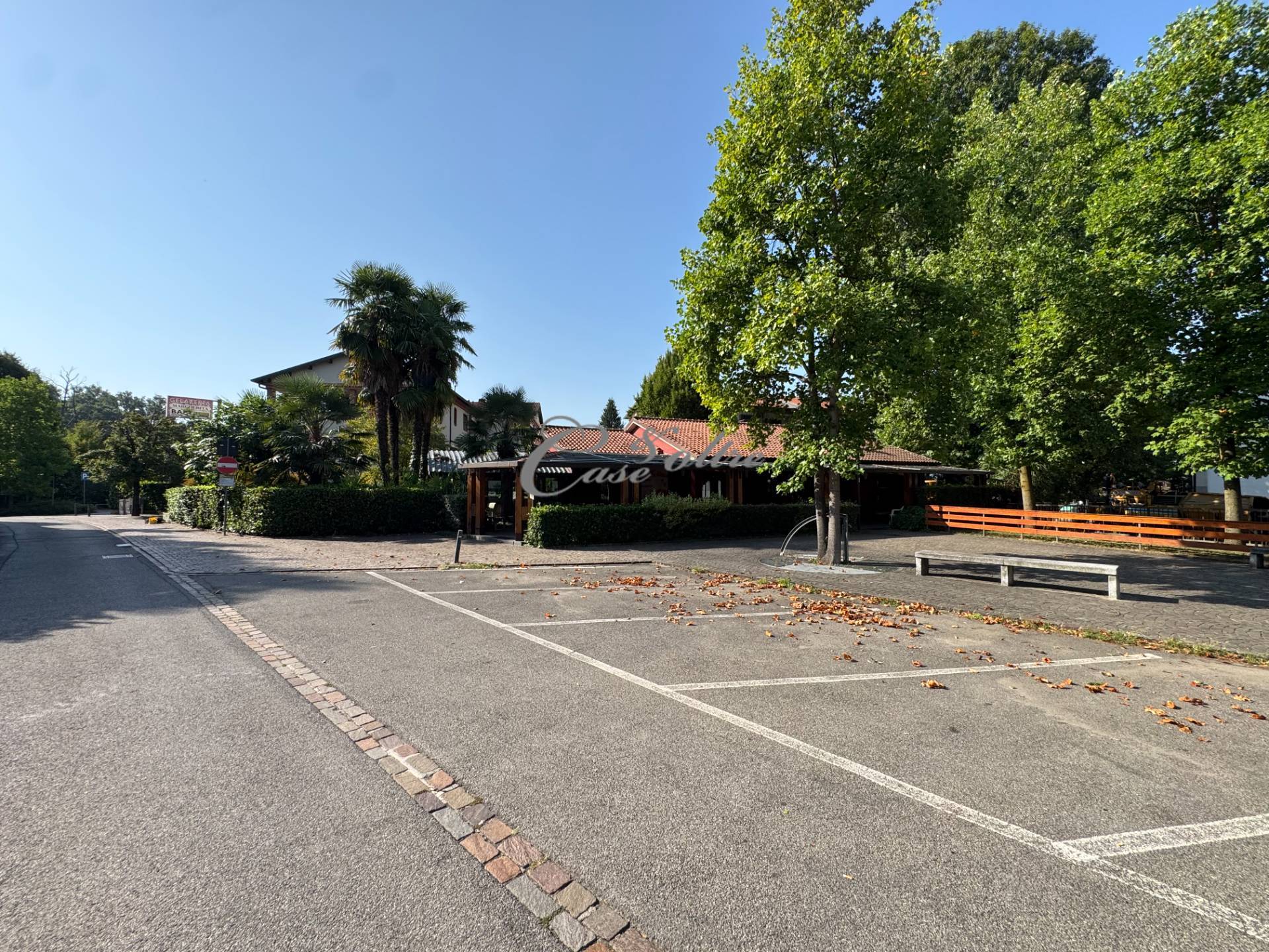 Locale commerciale in vendita a Carimate