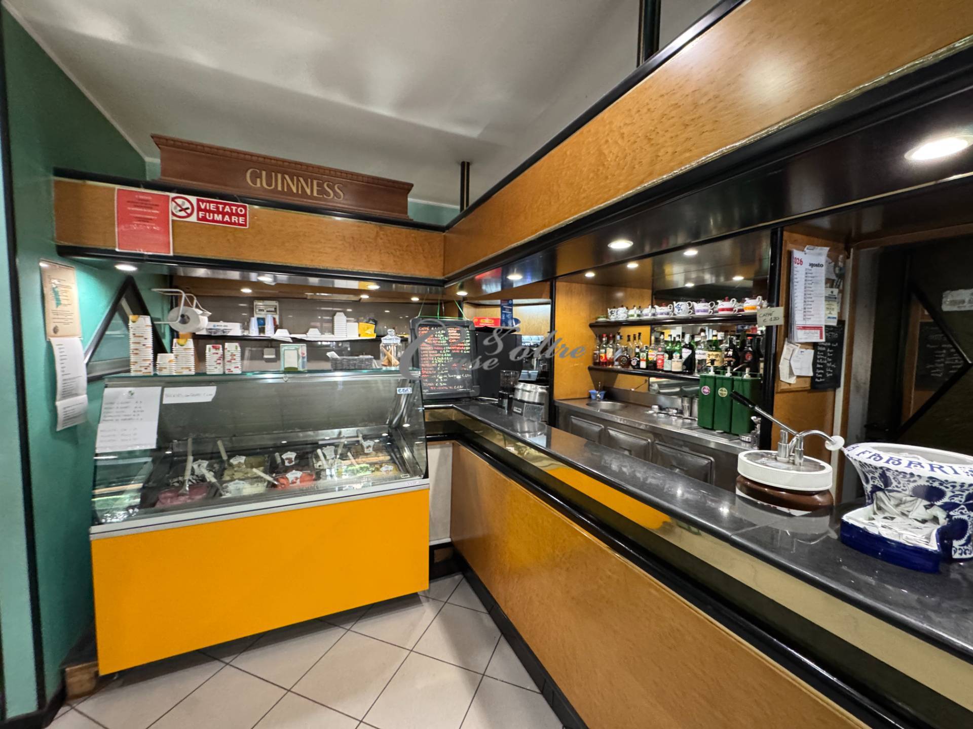 Locale commerciale in vendita a Carimate
