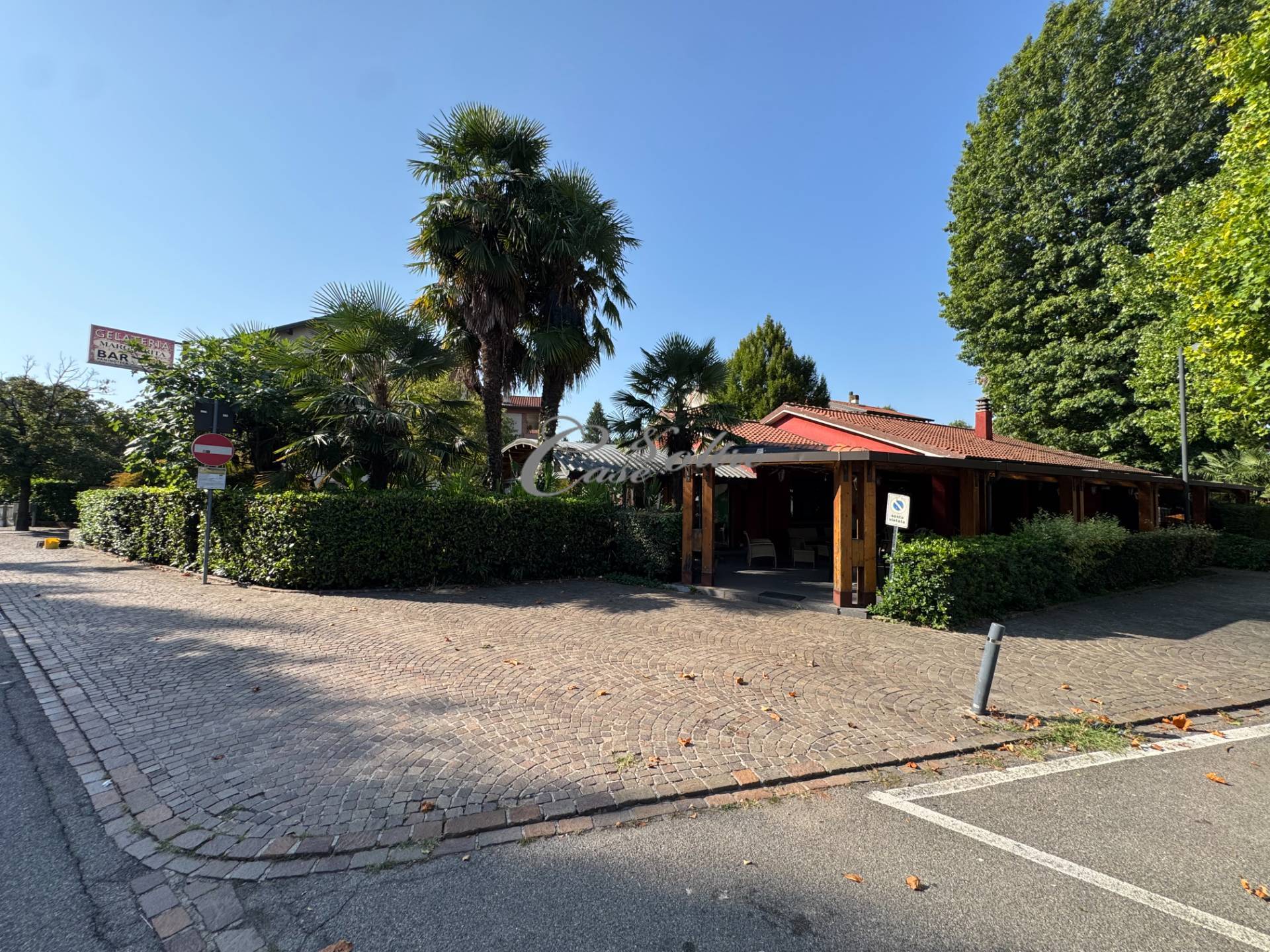 Locale commerciale in vendita a Carimate