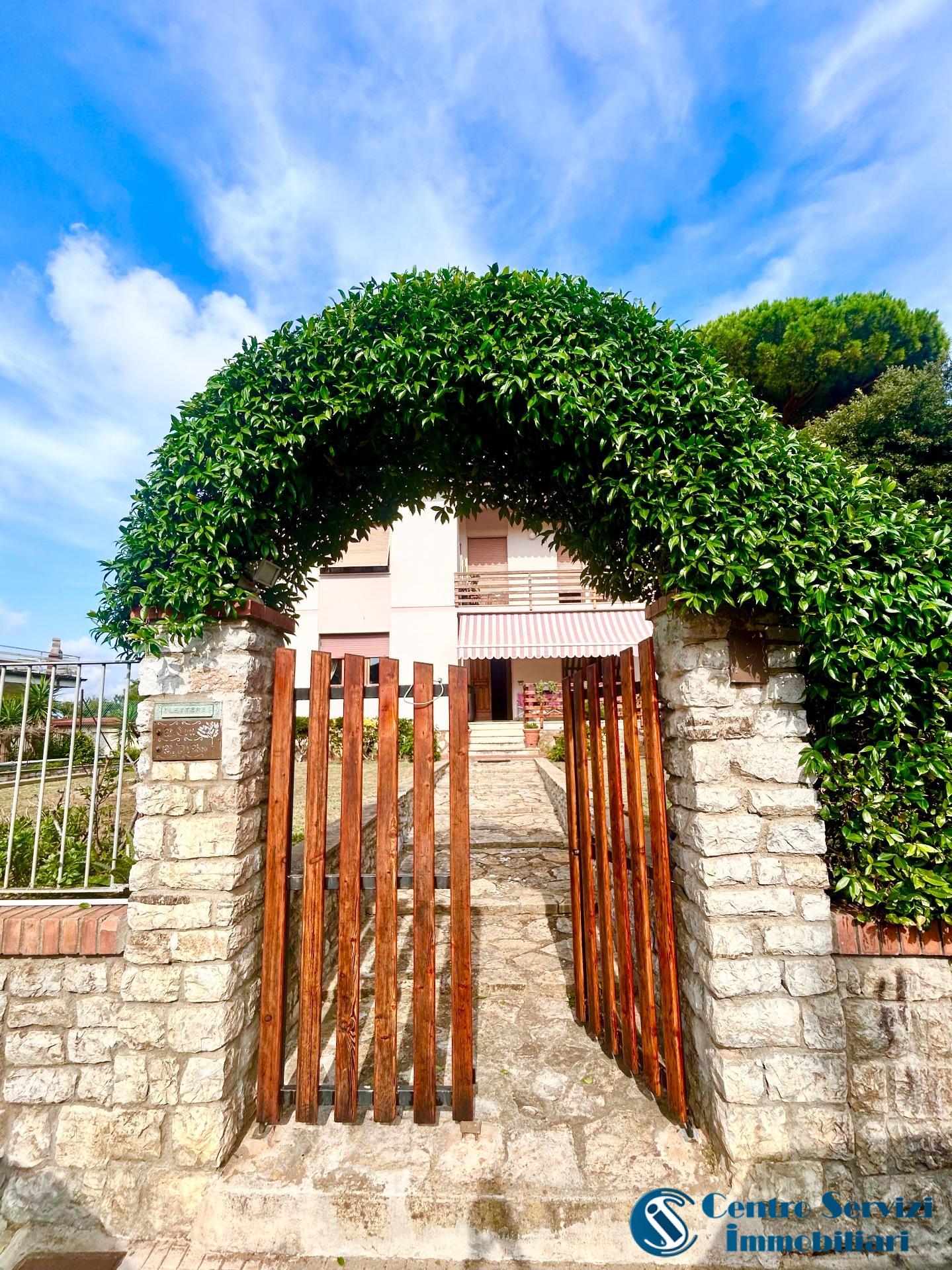Appartamento con giardino, Pisa marina di