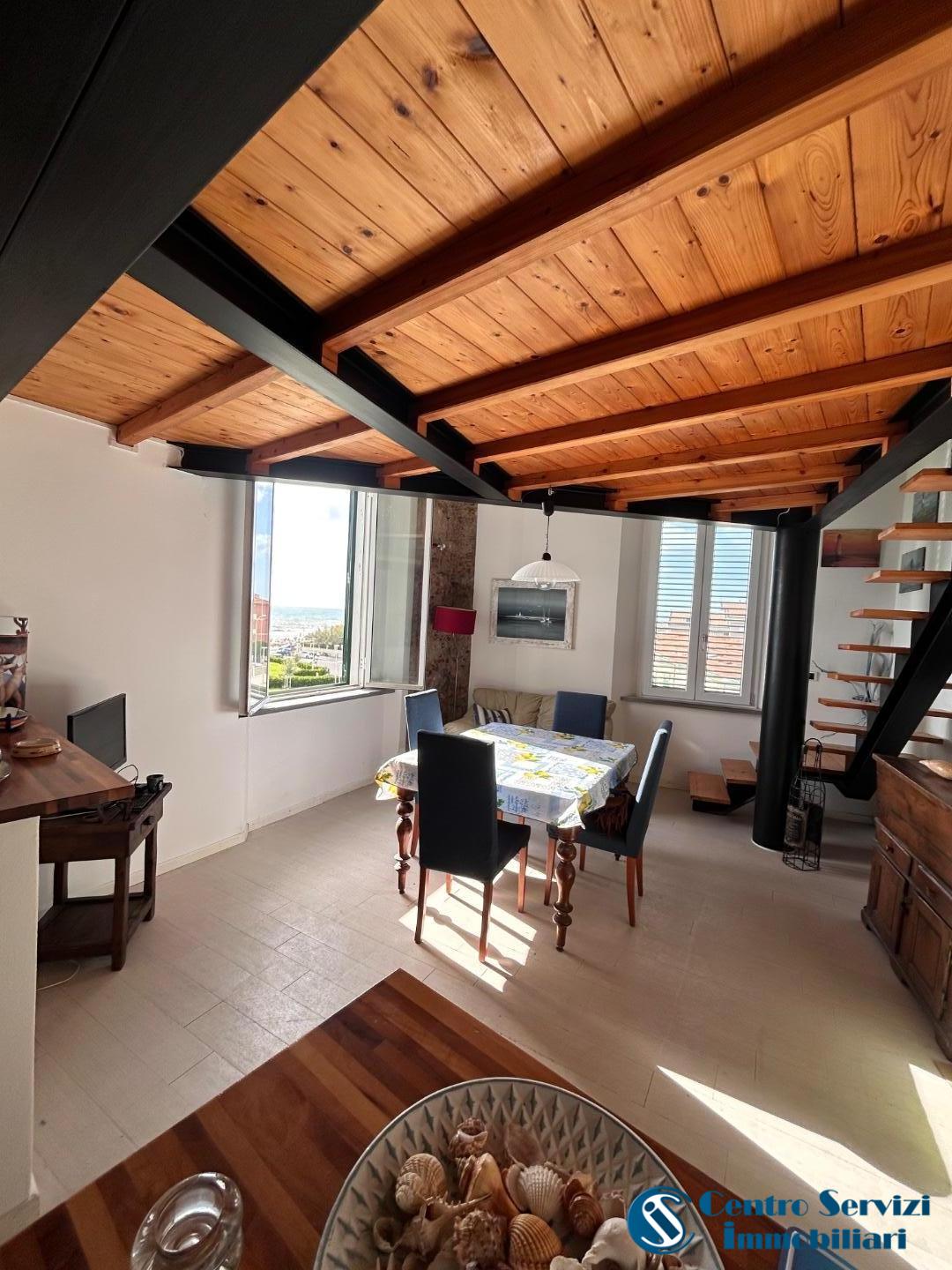 Trilocale arredato in affitto, Pisa marina di