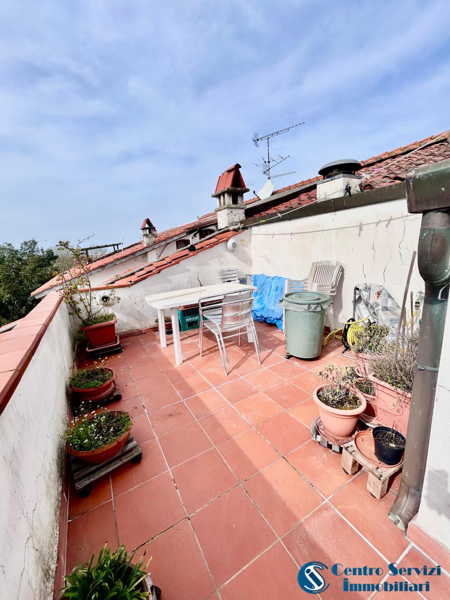 Attico con terrazzi, Pisa marina di