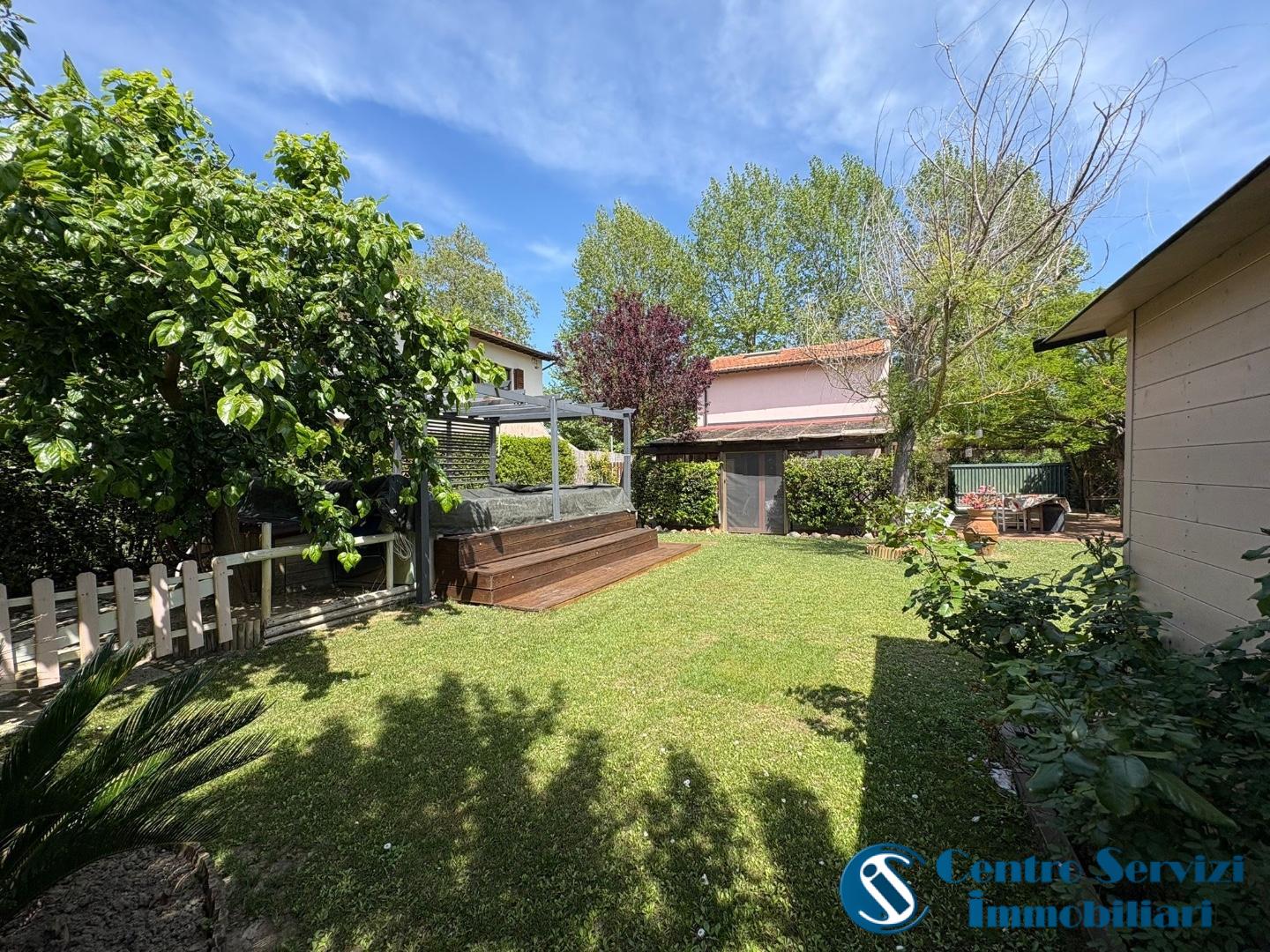 Rustico con giardino, Pisa marina di