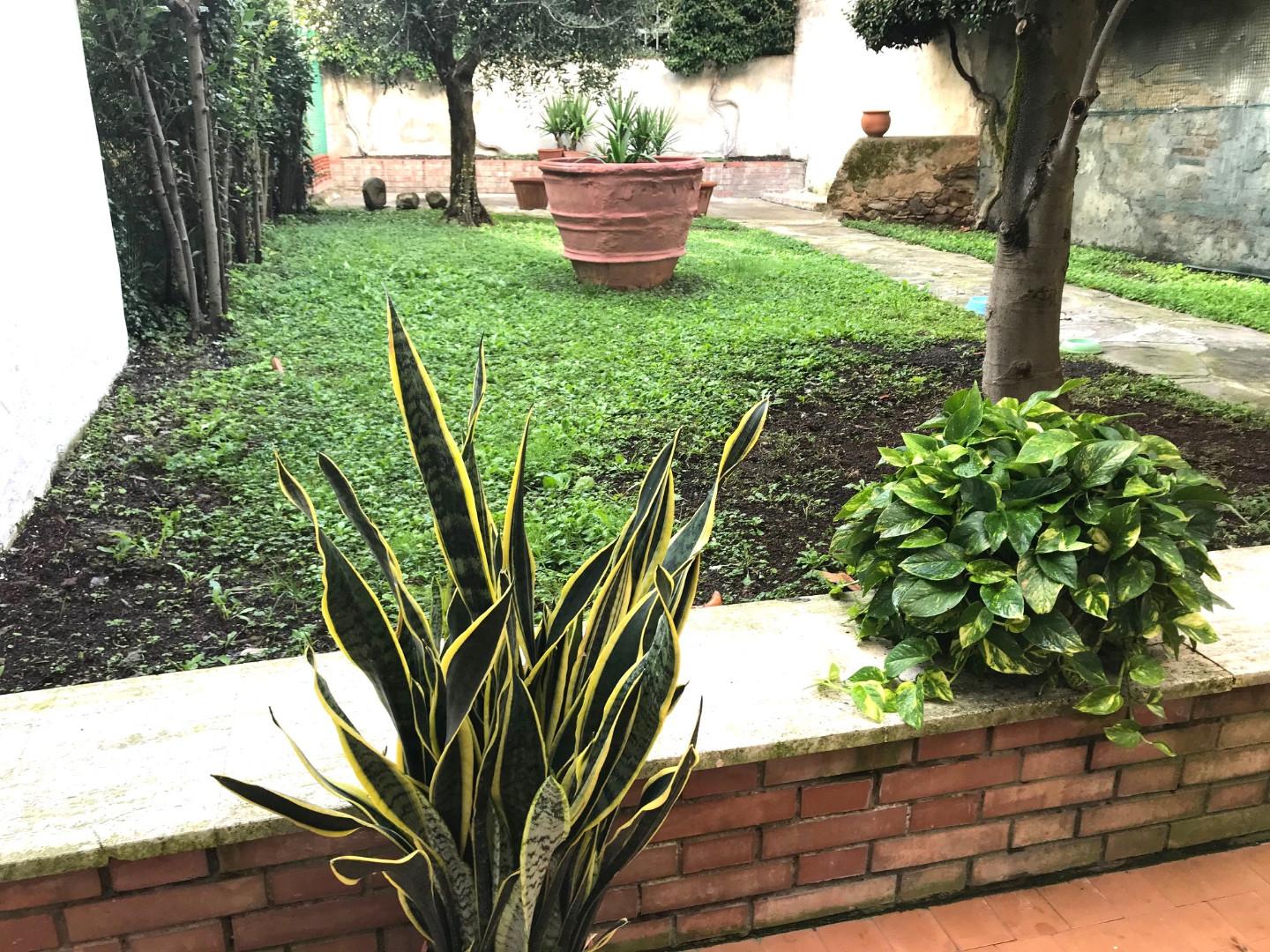 Villa con giardino, Empoli piazza gramsci