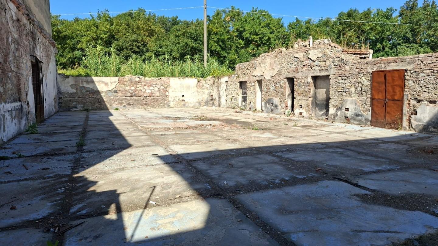 Box/Garage 85mq in vendita a Terricciola