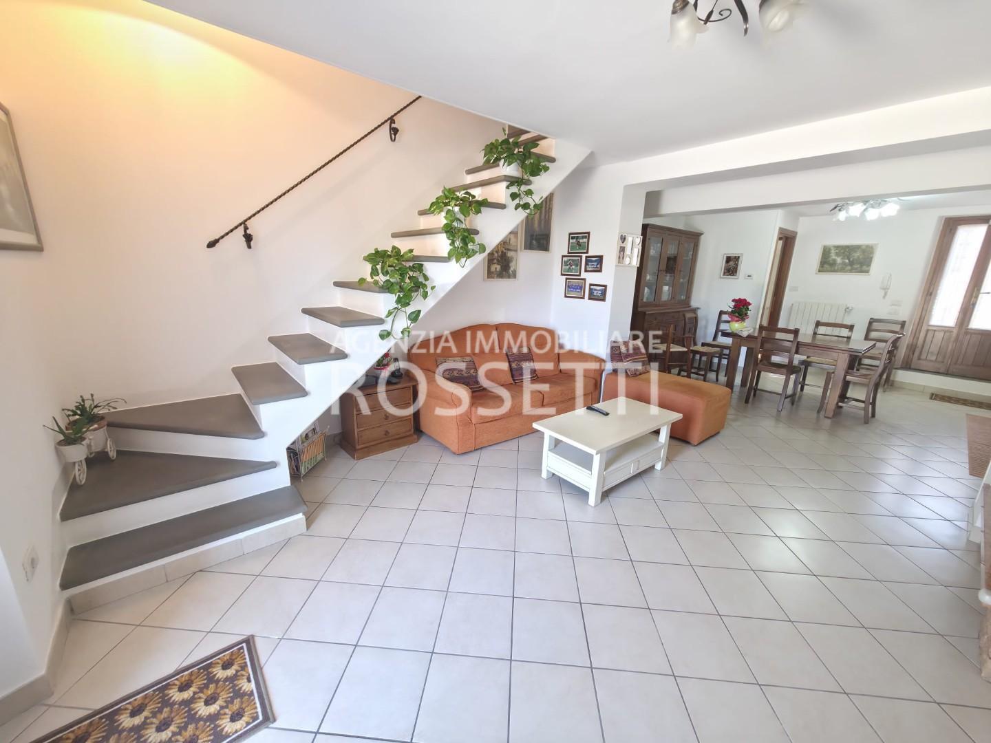 Casa indipendente con terrazzo, Lamporecchio cerbaia