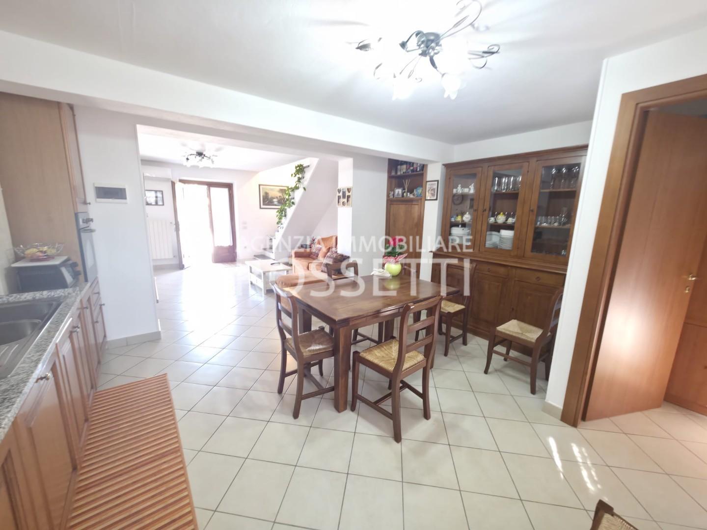 Casa indipendente con terrazzo, Lamporecchio cerbaia
