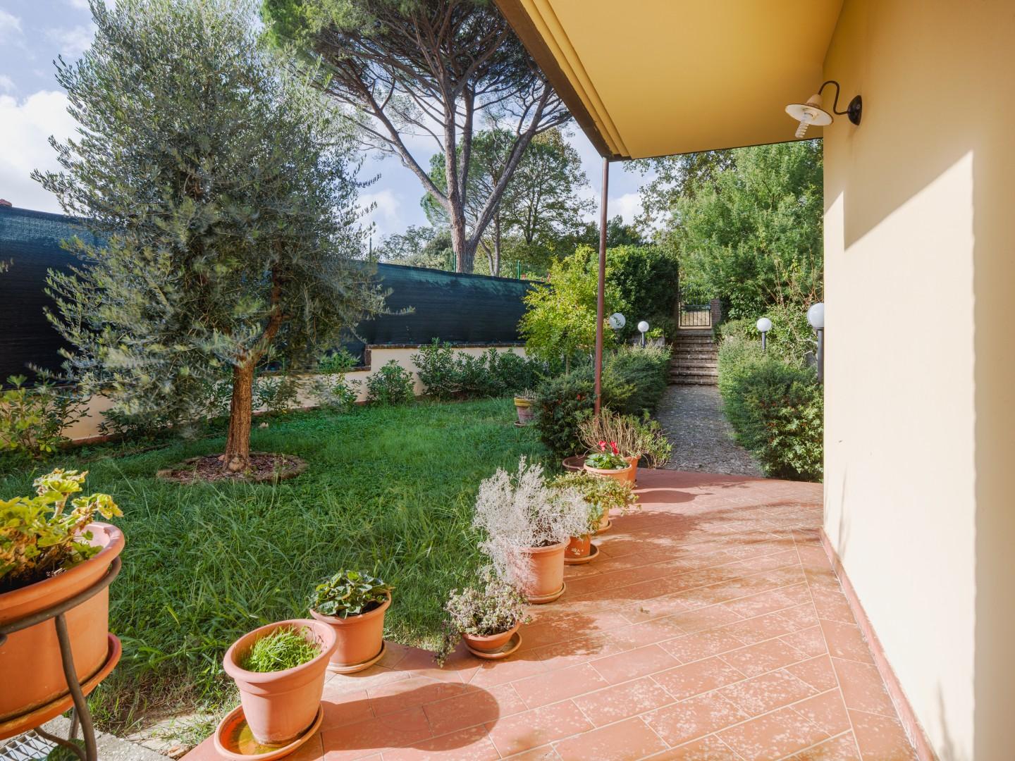 Villa Bifamiliare con giardino a Collesalvetti