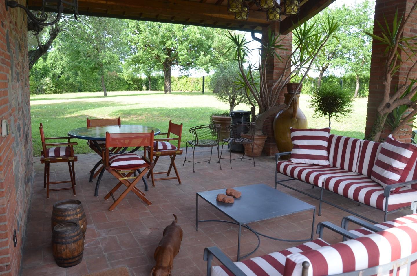 Rustico con giardino a Lucca