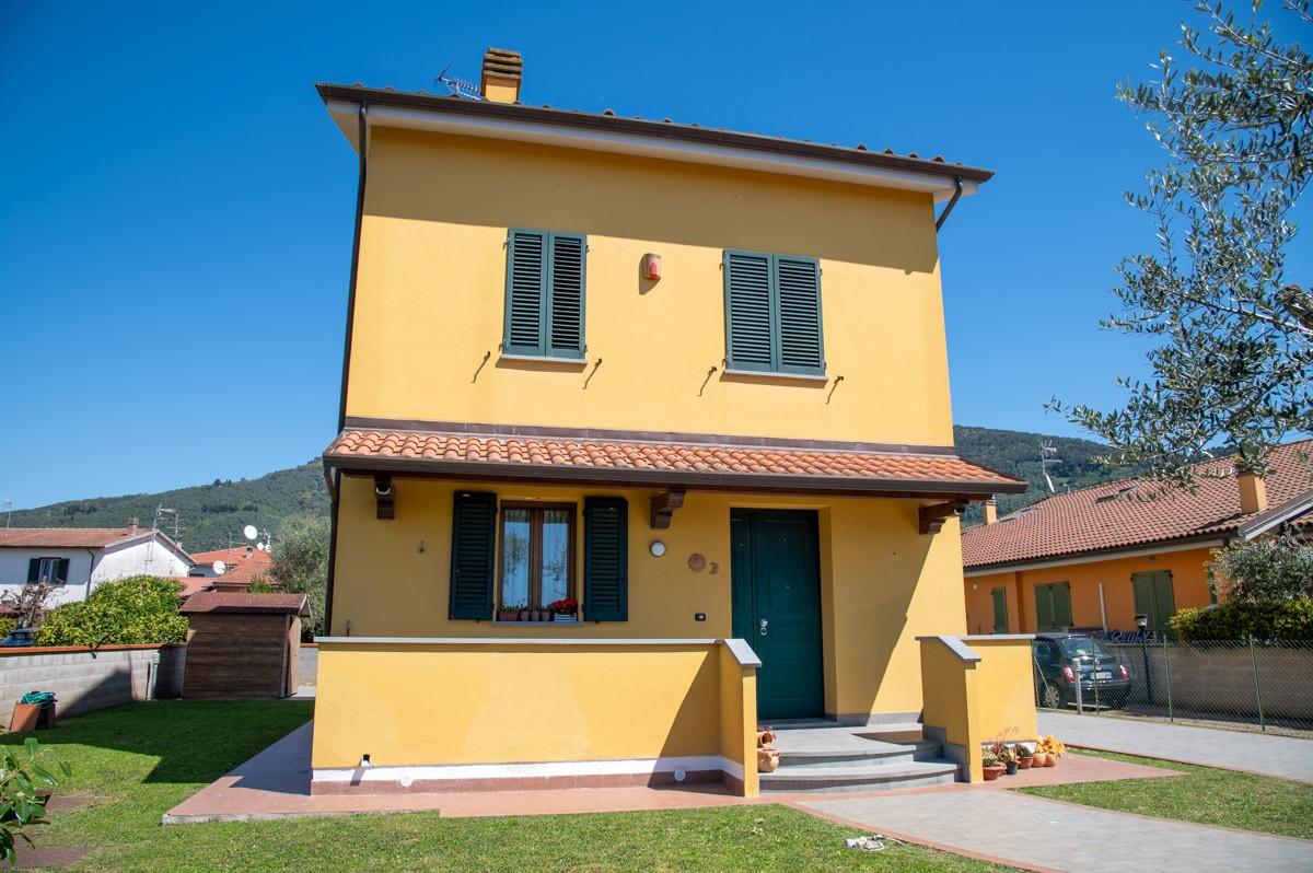 Villa con giardino a San Giuliano Terme