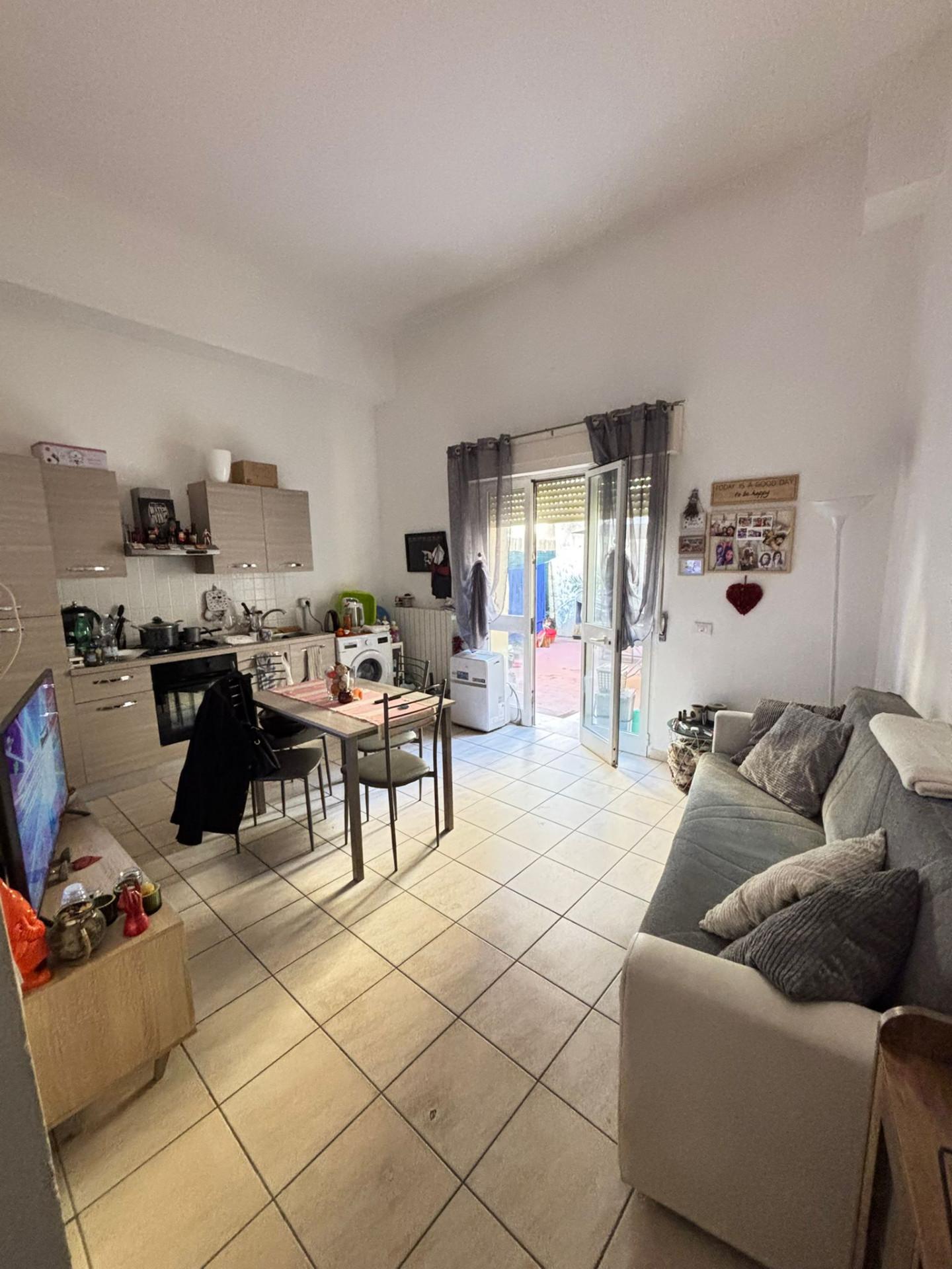 Bilocale arredato in affitto, Livorno porta a mare