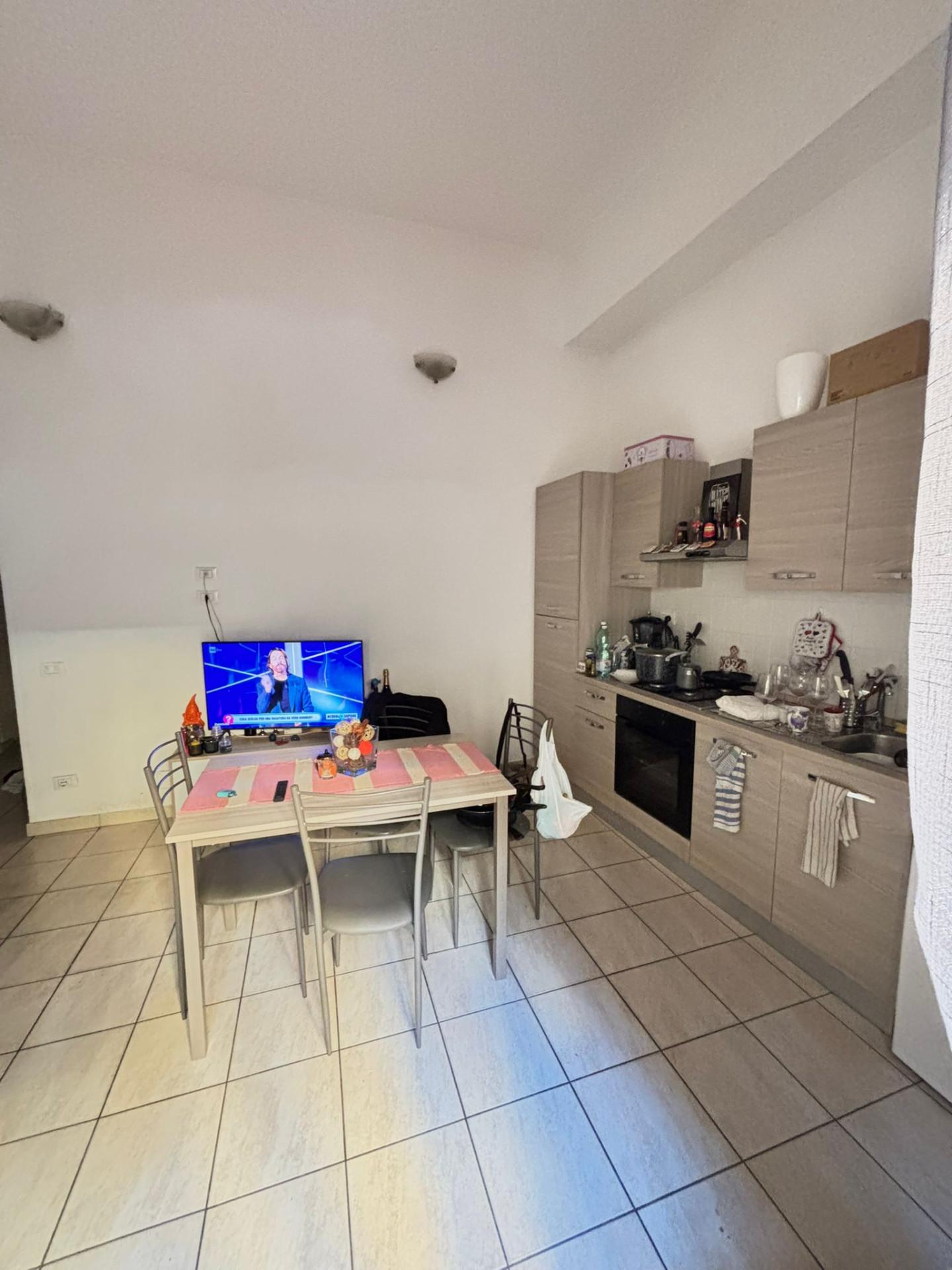 Bilocale arredato in affitto, Livorno porta a mare