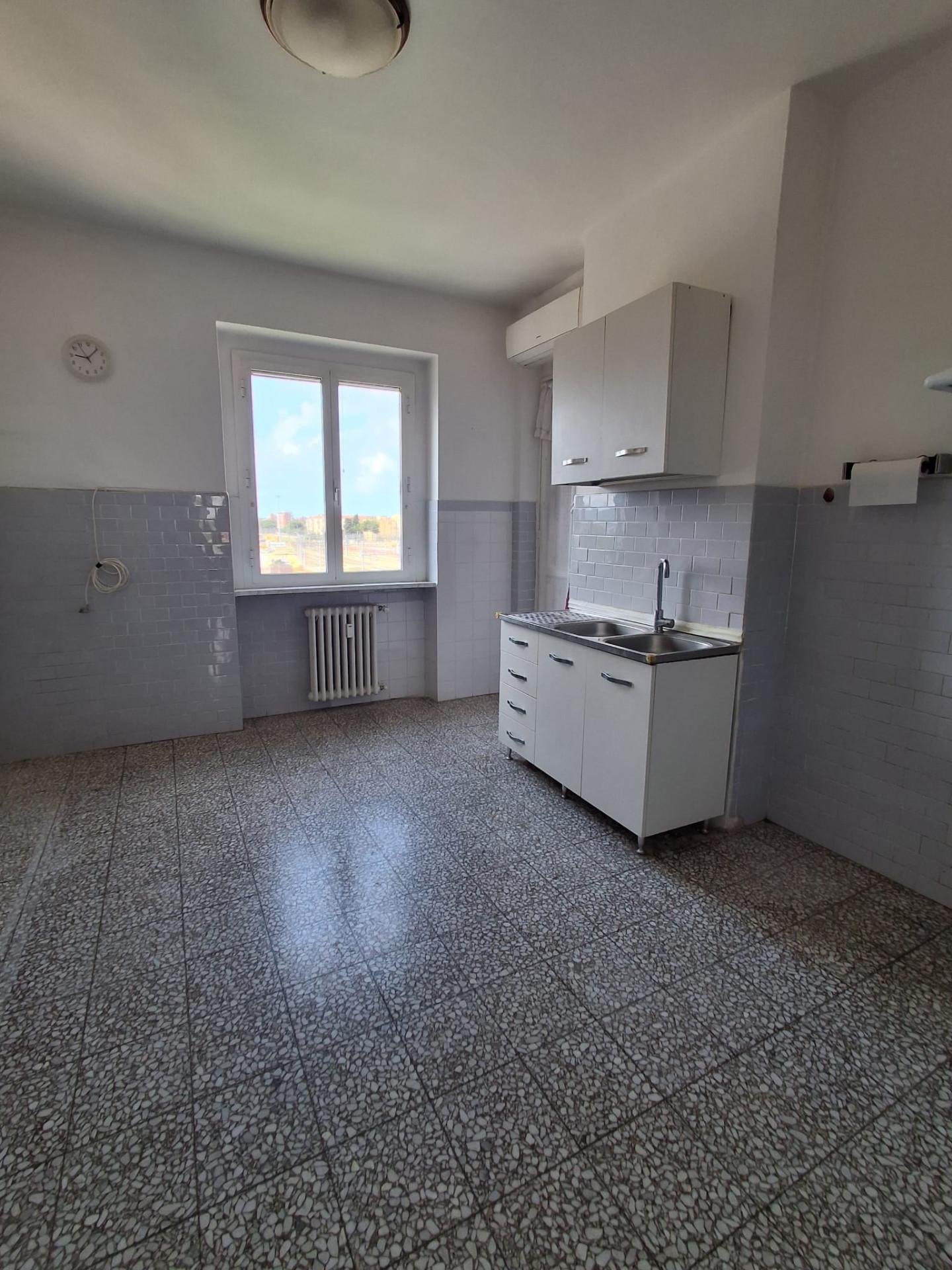 Quadrilocale in vendita, Livorno porta a terra