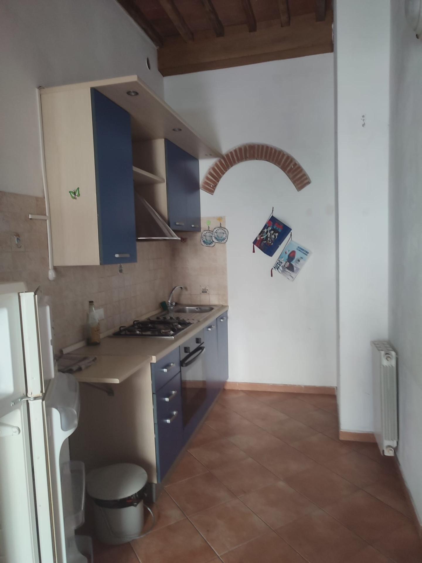 Monolocale arredato in affitto, Livorno centro