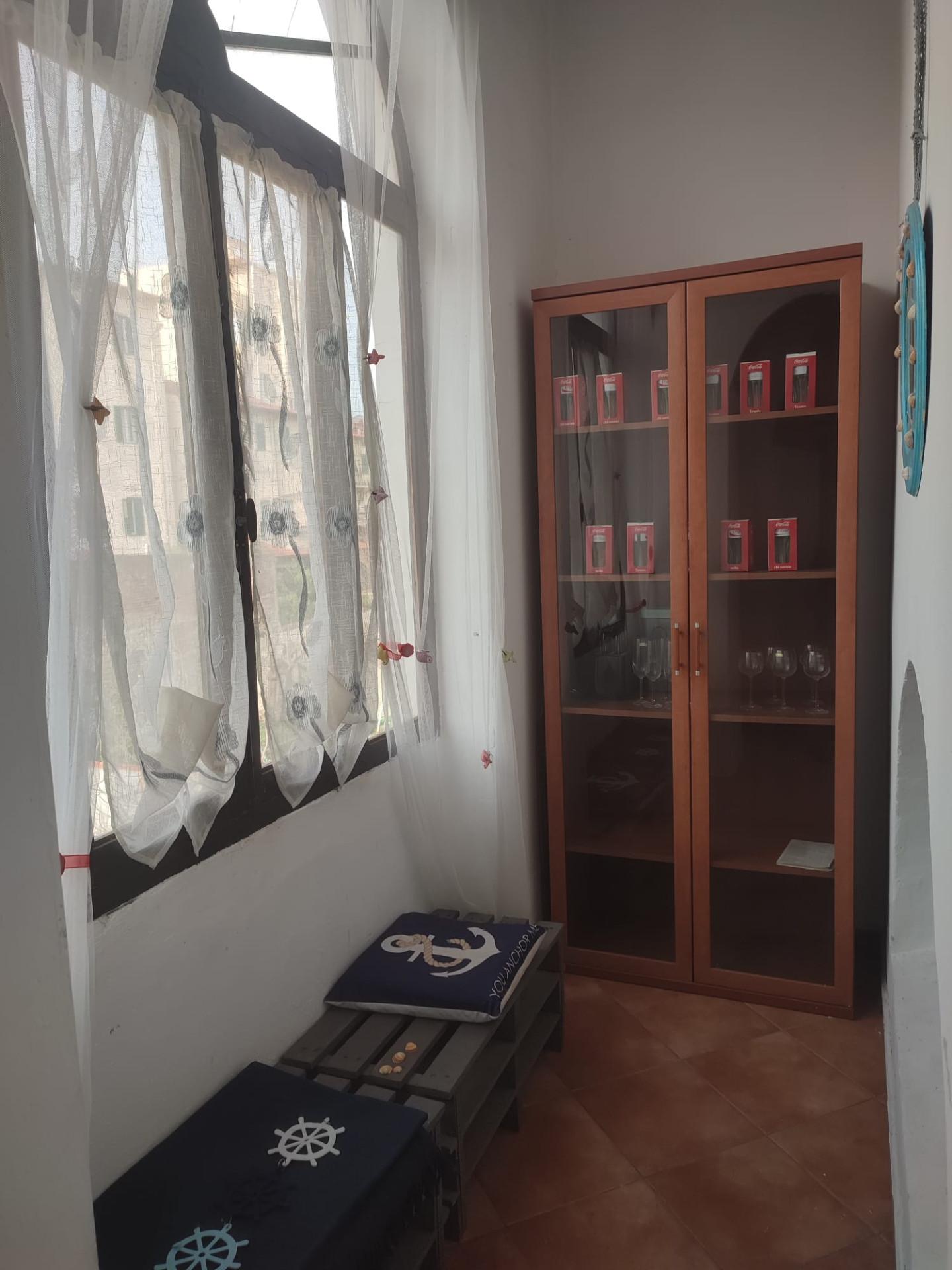 Monolocale arredato in affitto, Livorno centro