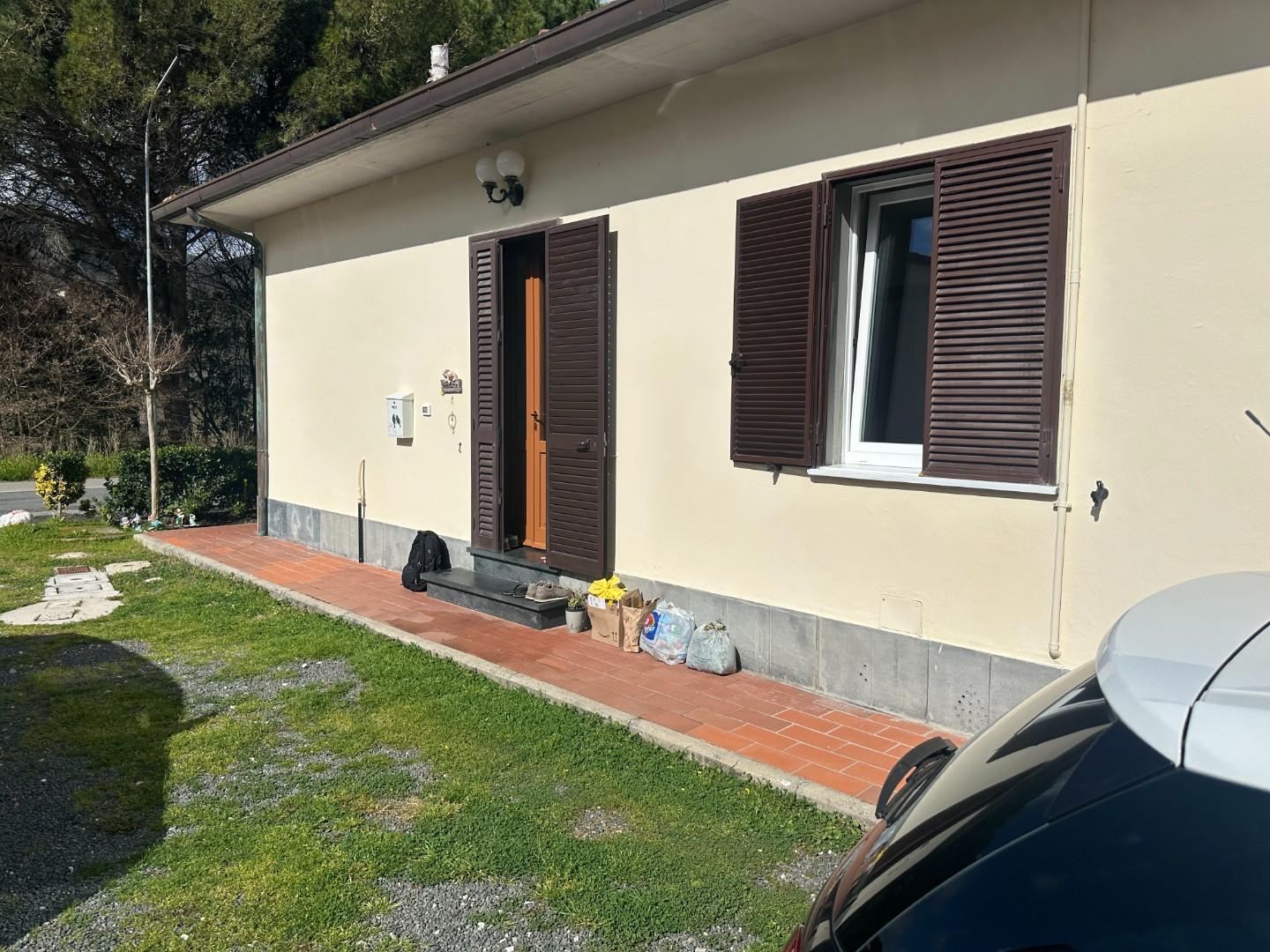 Villa Bifamiliare con giardino, Collesalvetti crocino