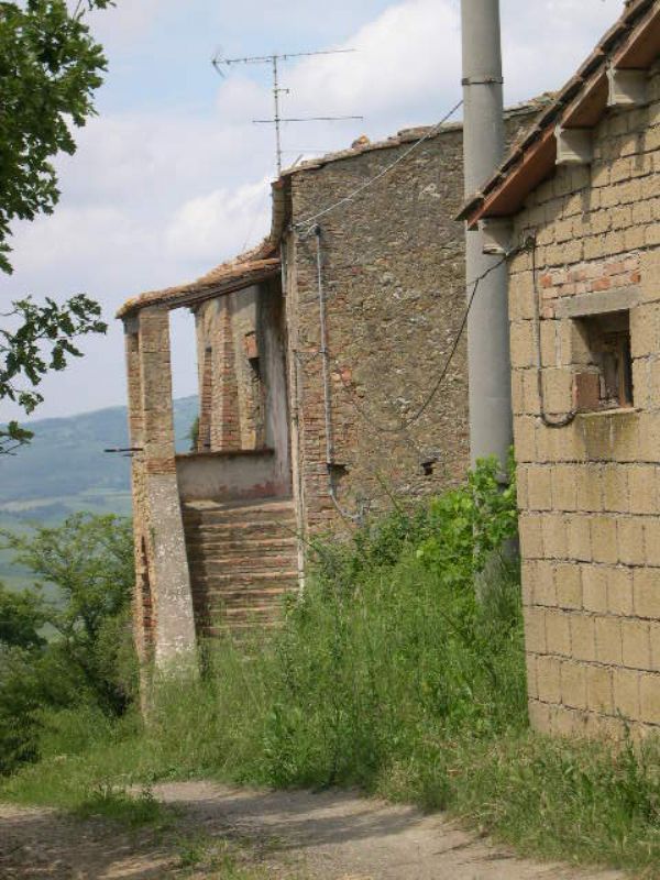 Rustico con giardino a Volterra