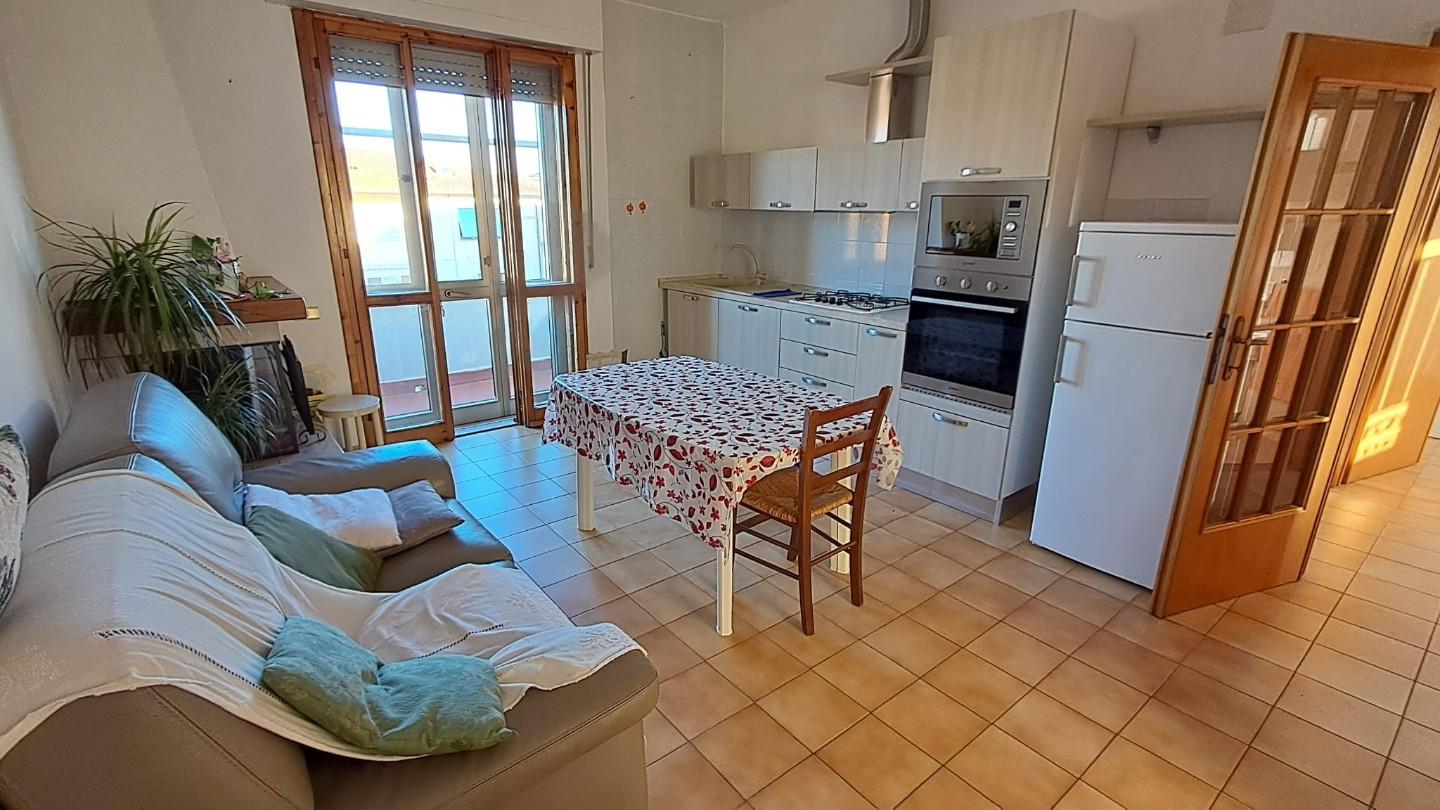 Trilocale con giardino, Cecina palazzaccio