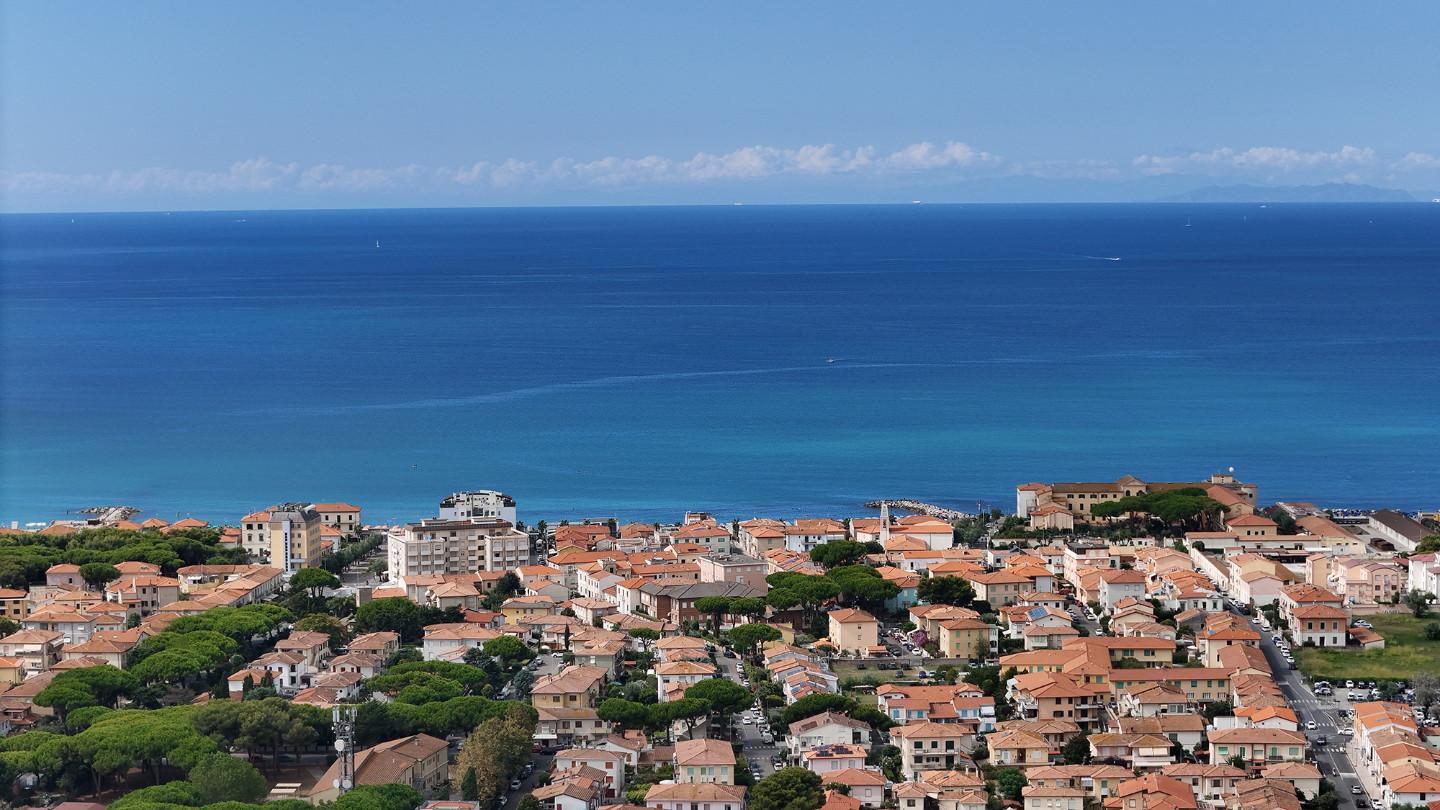Casa indipendente con giardino a Cecina