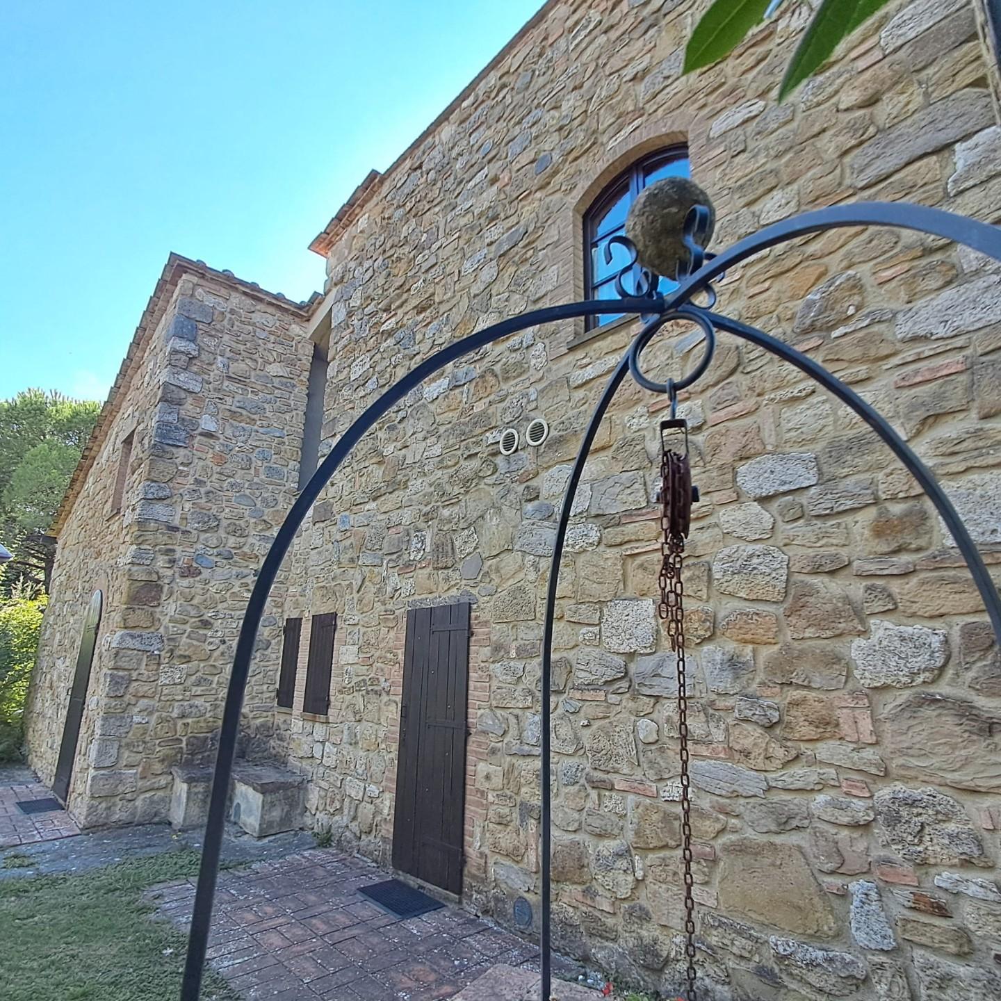 Rustico con giardino a Volterra