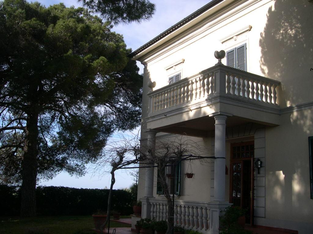 Villa con giardino a Casale Marittimo