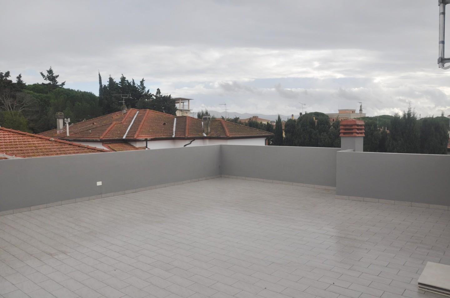 Casa indipendente con giardino a Cecina